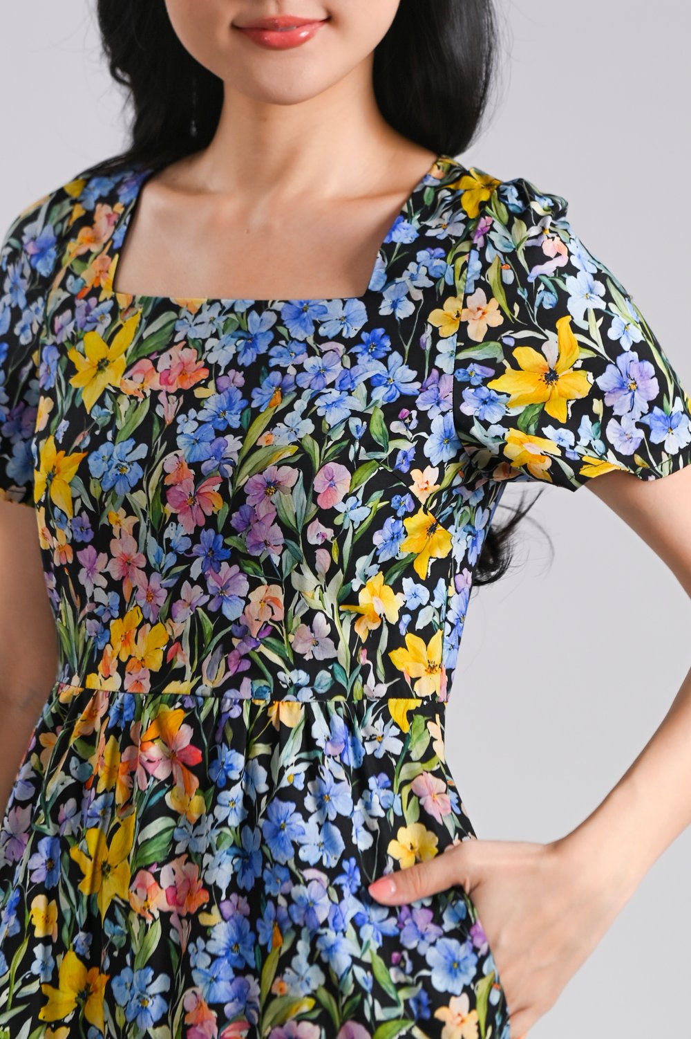 KEATON SQUARE-NECK TIERED DRESS IN BLACK VIBRANT