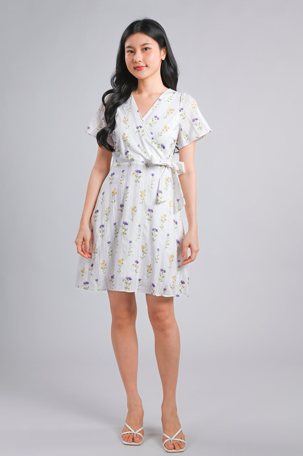 VINARA FAUX-WRAP SLEEVED DRESS IN WHITE FLORAL
