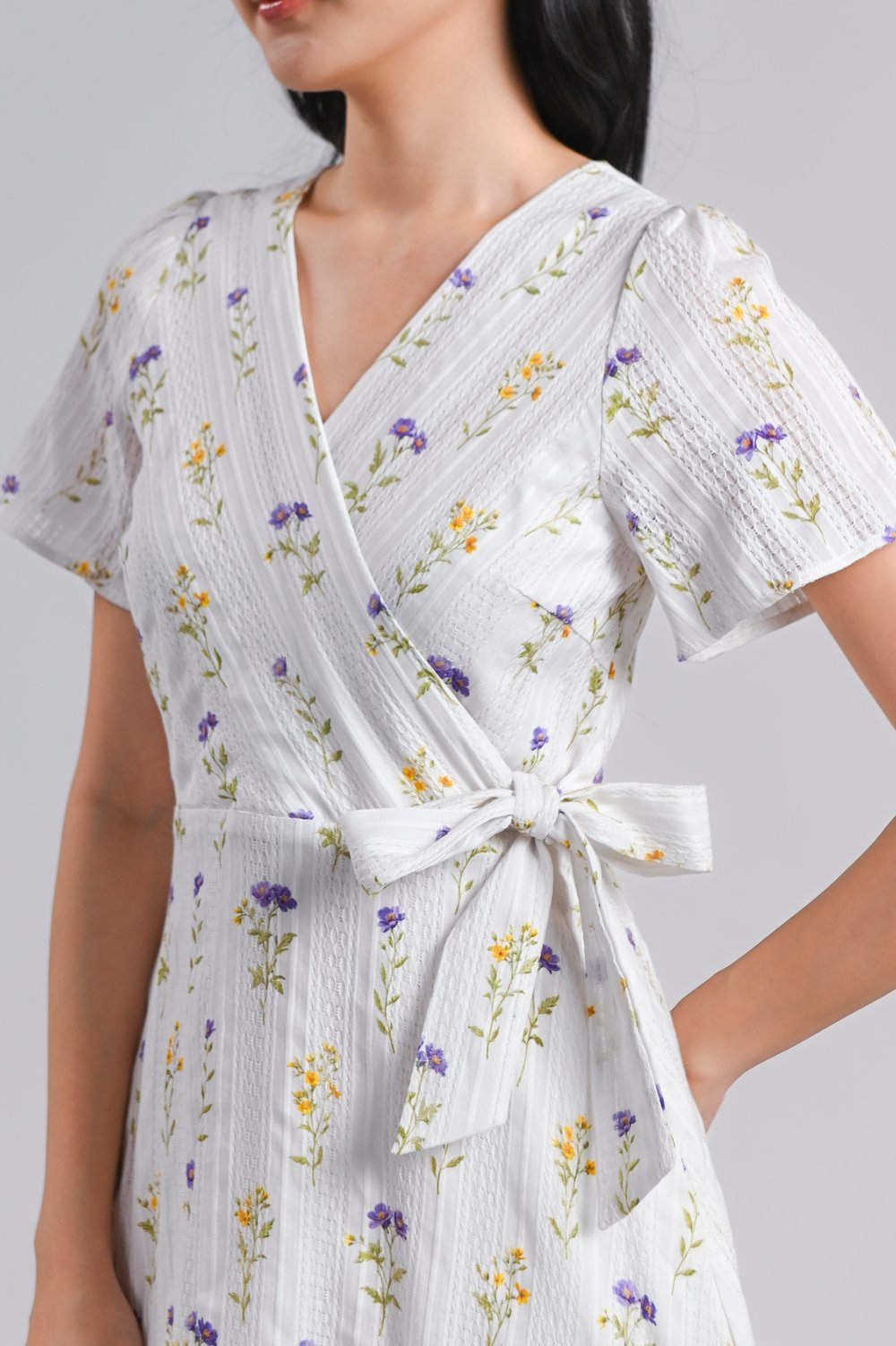 VINARA FAUX-WRAP SLEEVED DRESS IN WHITE FLORAL