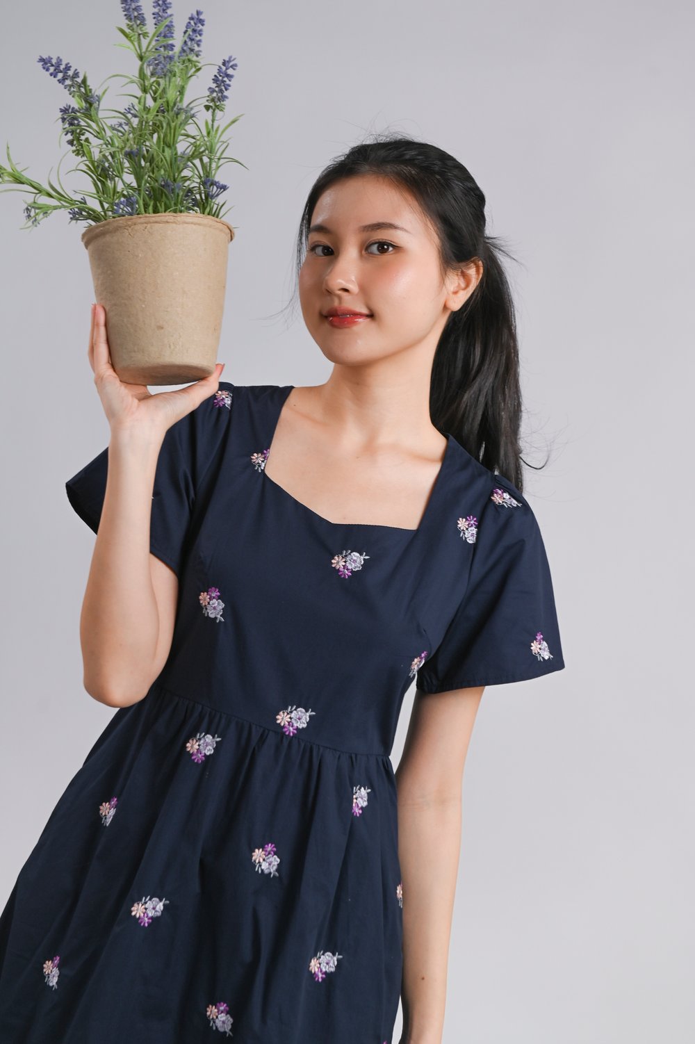 ESTEL NAVY FLORAL EMB. SWEETHEART SLEEVED MIDI DRESS