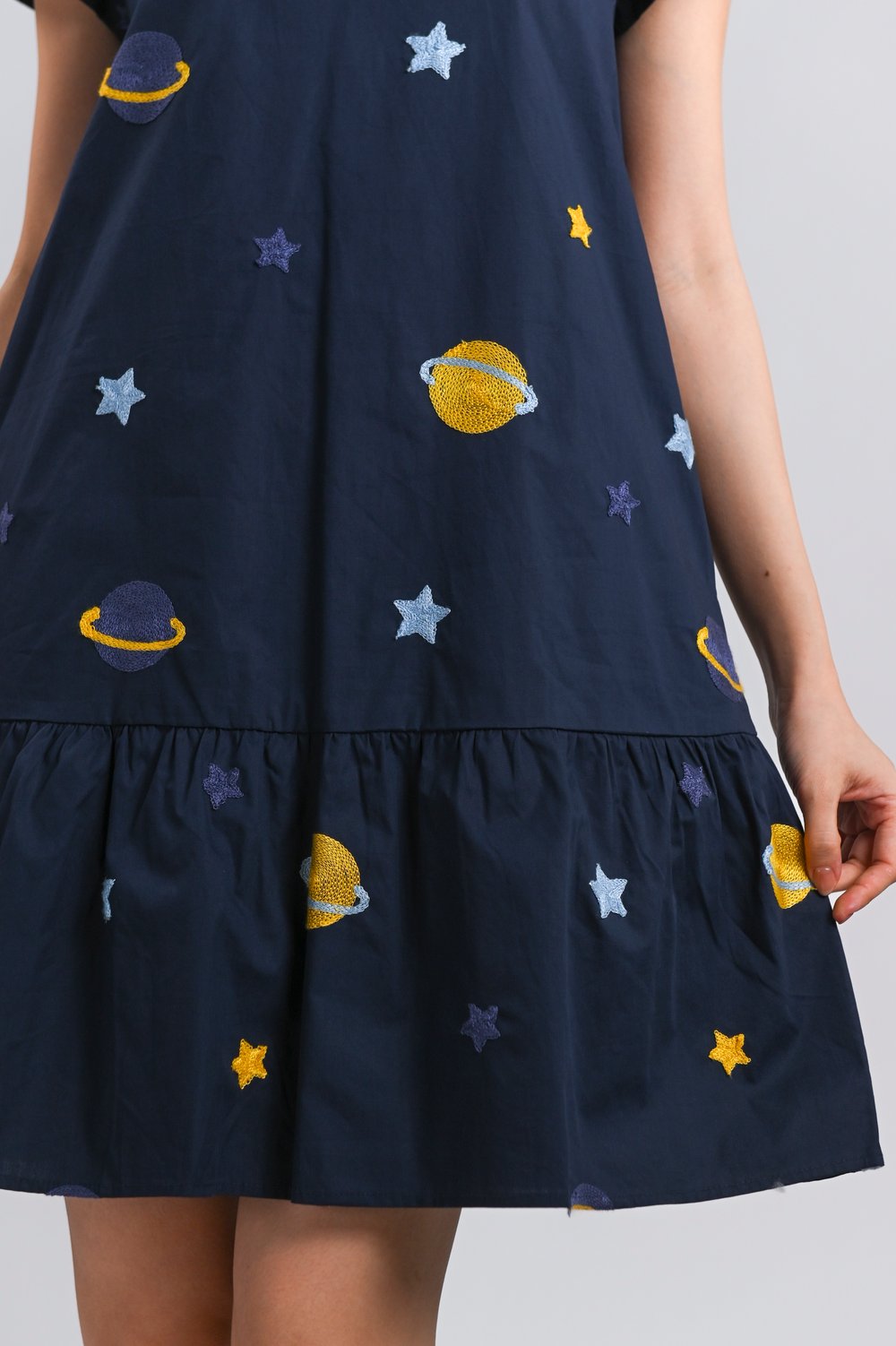 GALAXY EMB. SLEEVED DROPWAIST DRESS IN NAVY