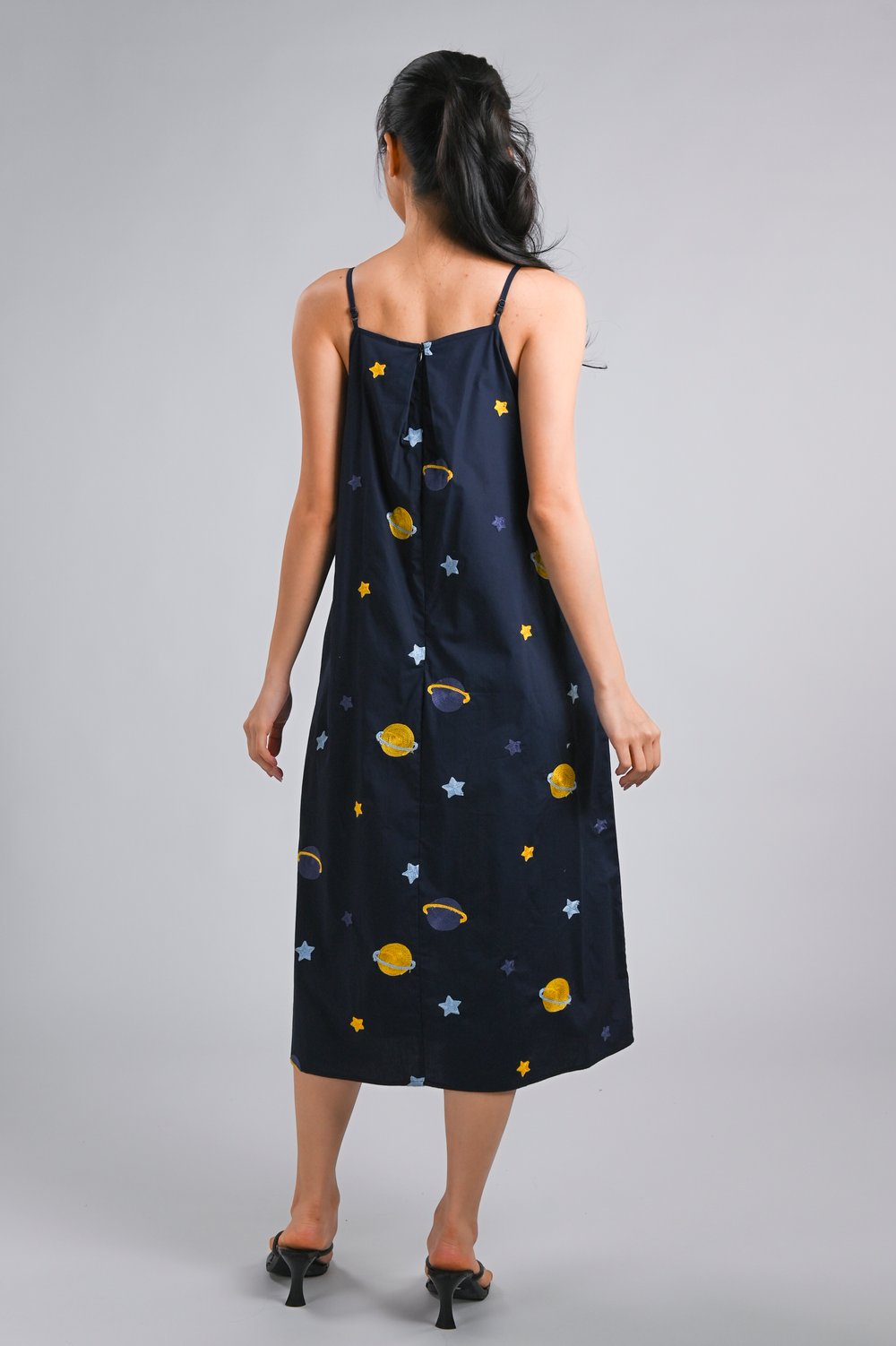 GALAXY EMB. SPAG TENT MIDI DRESS IN NAVY
