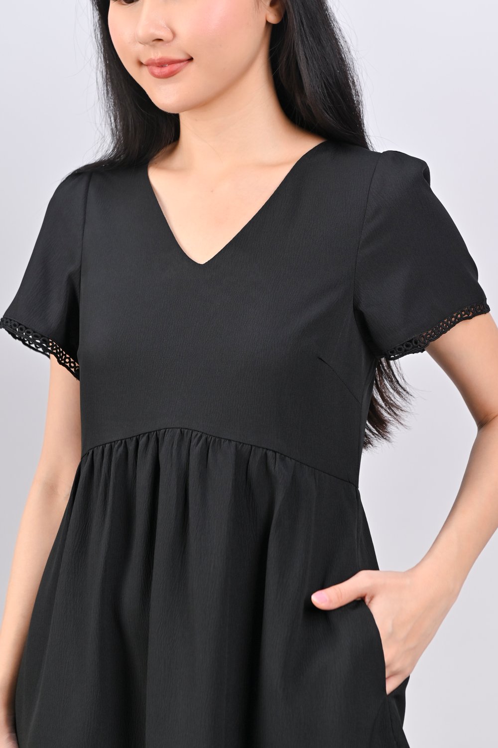 LIVIA LACE-TRIM SLEEVED DRESS IN BLACK