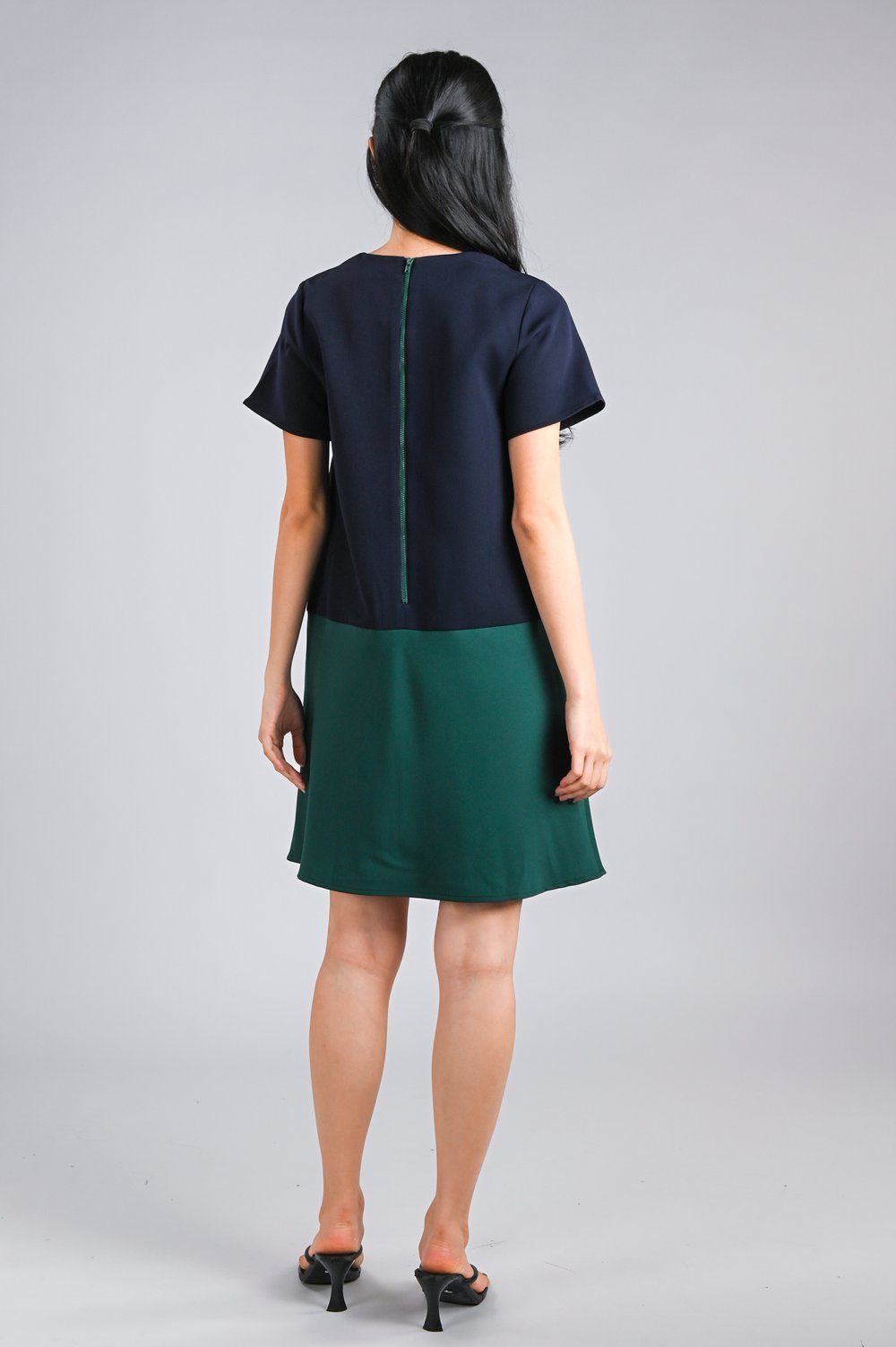 BRIGHTON SLEEVED SHIFT DRESS IN NAVY+GREEN