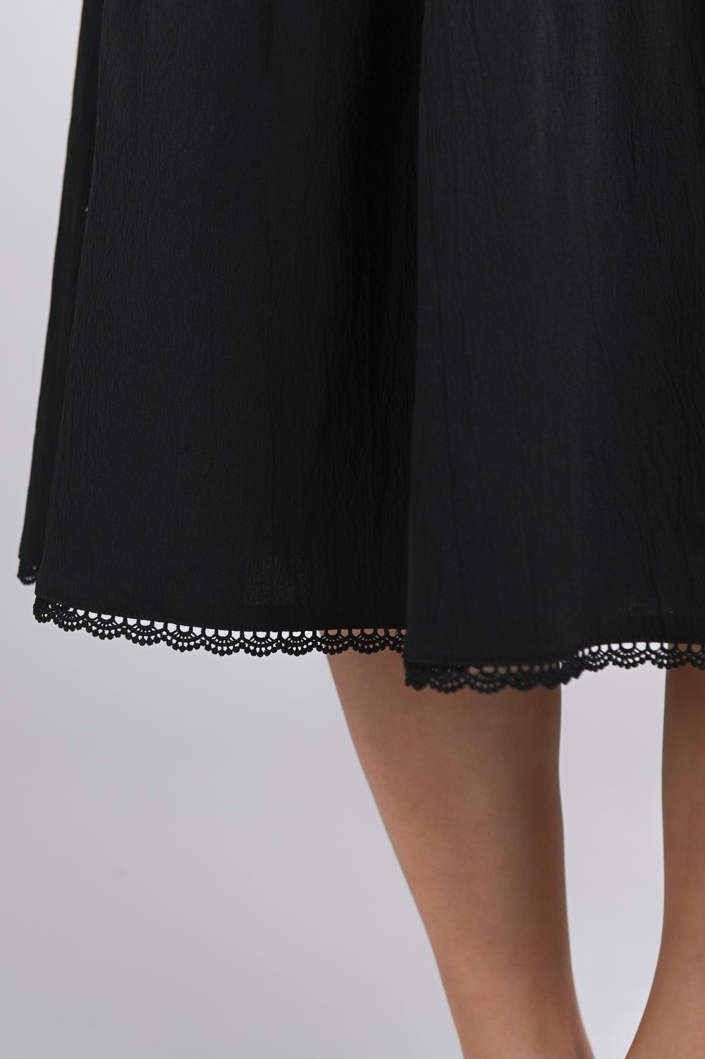 NOKO V-NECK SLEEVED TIERED DRESS IN BLACK