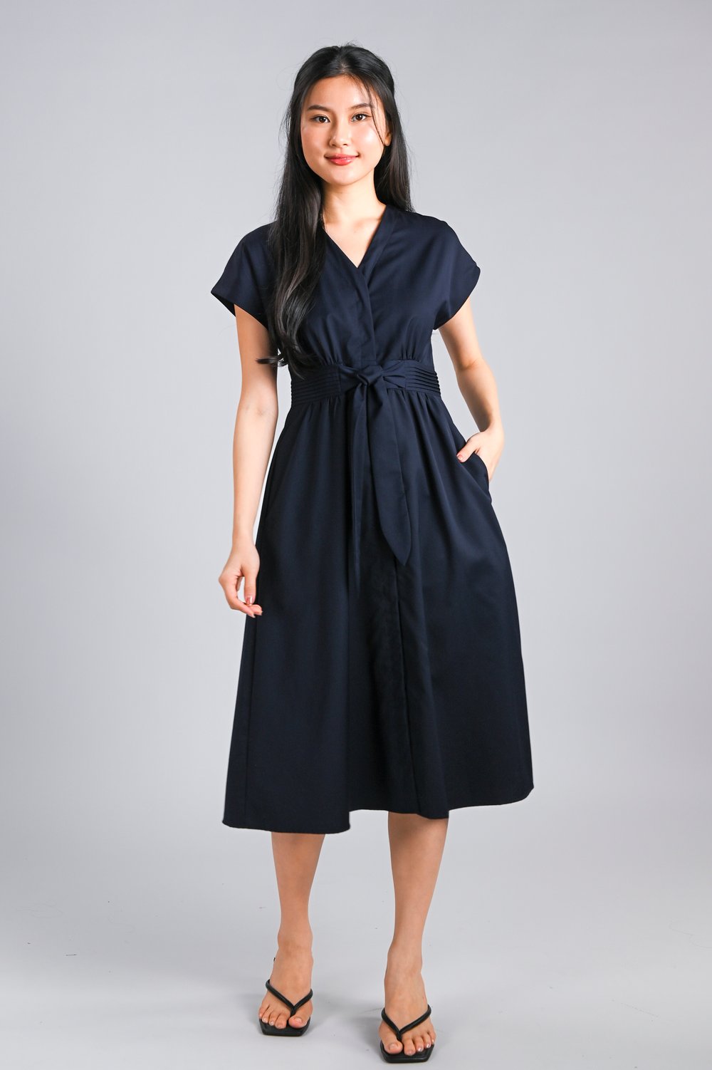 VERLIS PINTUCK-WAIST SLEEVED MIDI DRESS IN NAVY
