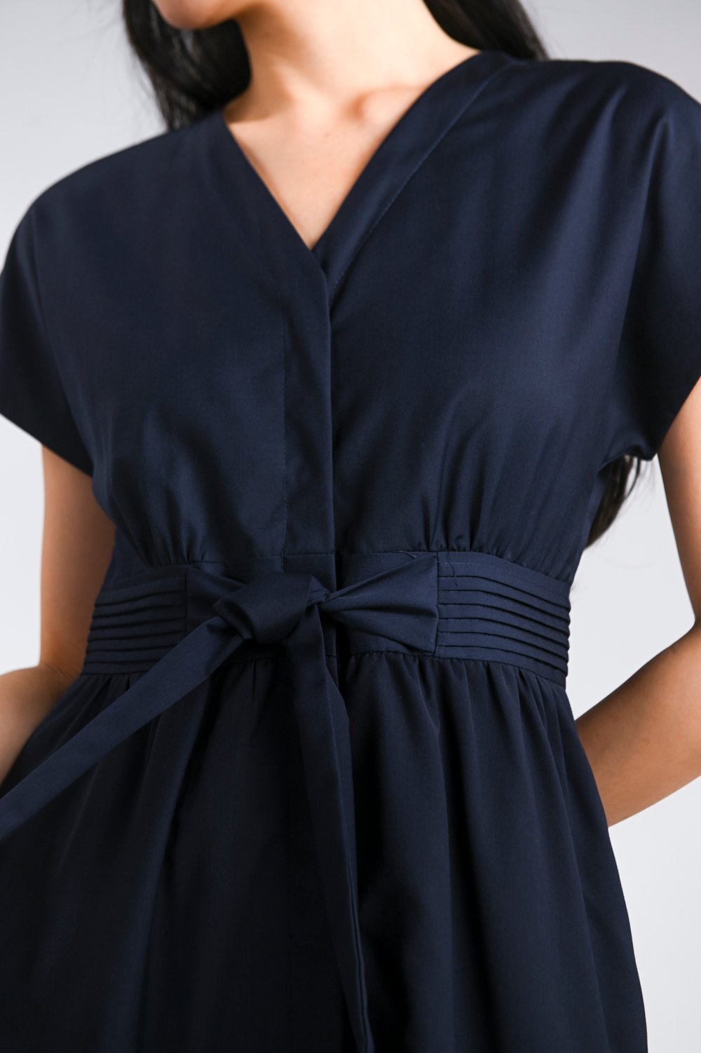 VERLIS PINTUCK-WAIST SLEEVED MIDI DRESS IN NAVY
