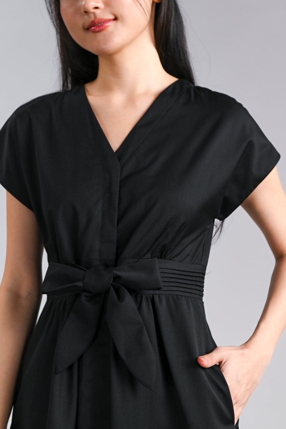 VERLIS PINTUCK-WAIST SLEEVED MIDI DRESS IN BLACK