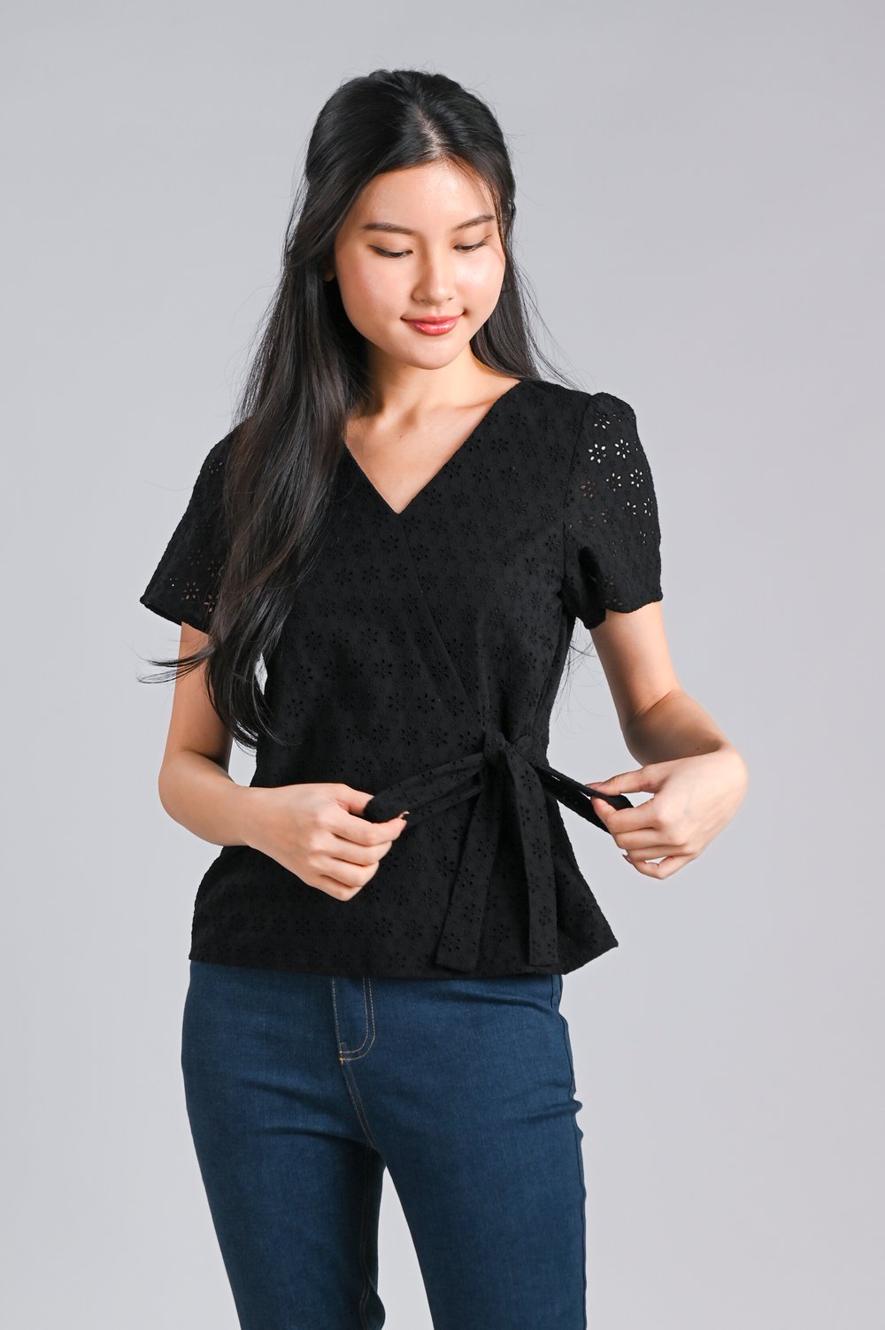 JINXI EYELET TIE-SASH TOP IN BLACK