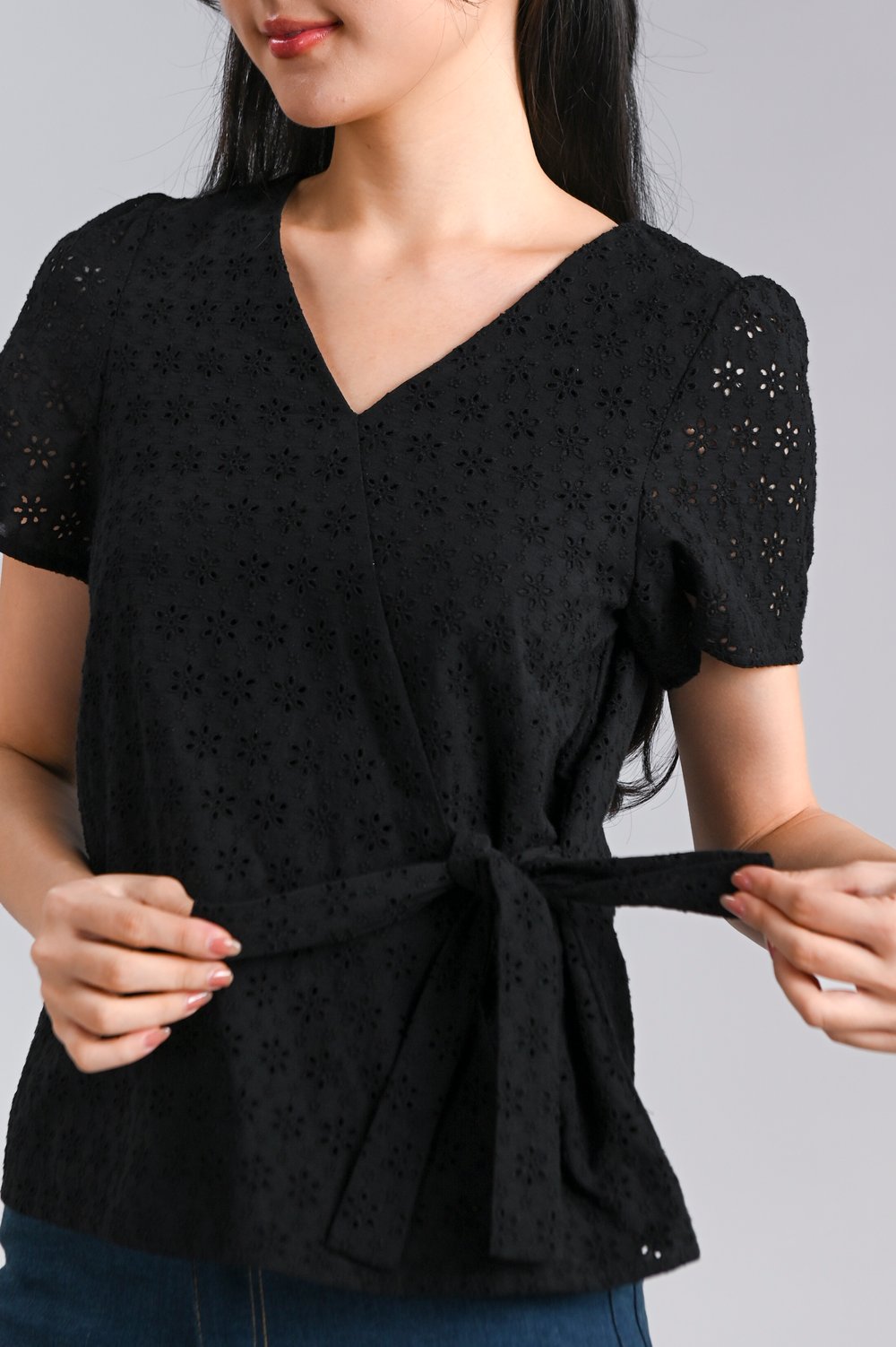 JINXI EYELET TIE-SASH TOP IN BLACK