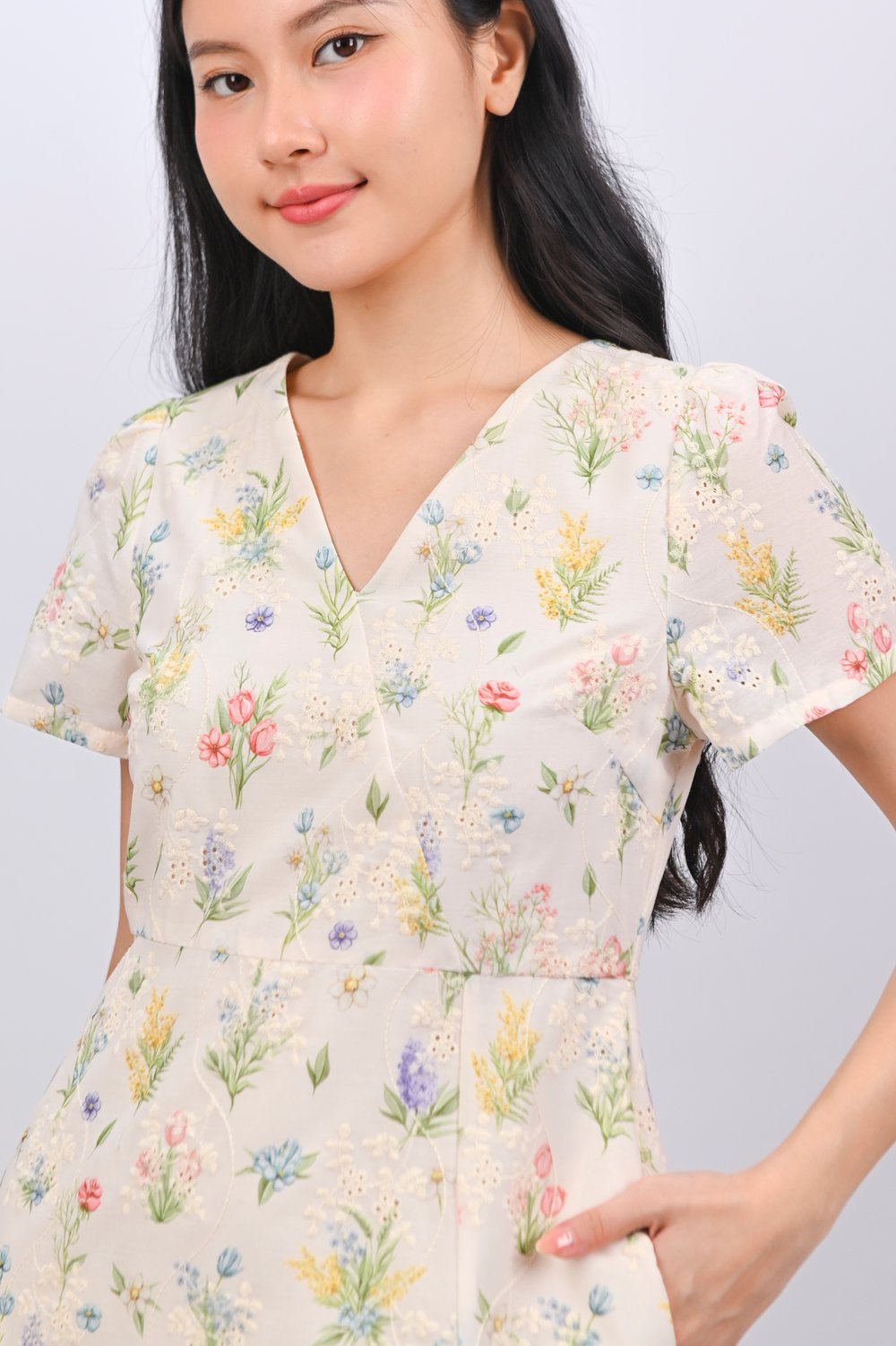 LYSAN CREAM FLORAL EMB. V-NECK SLEEVED DRESS