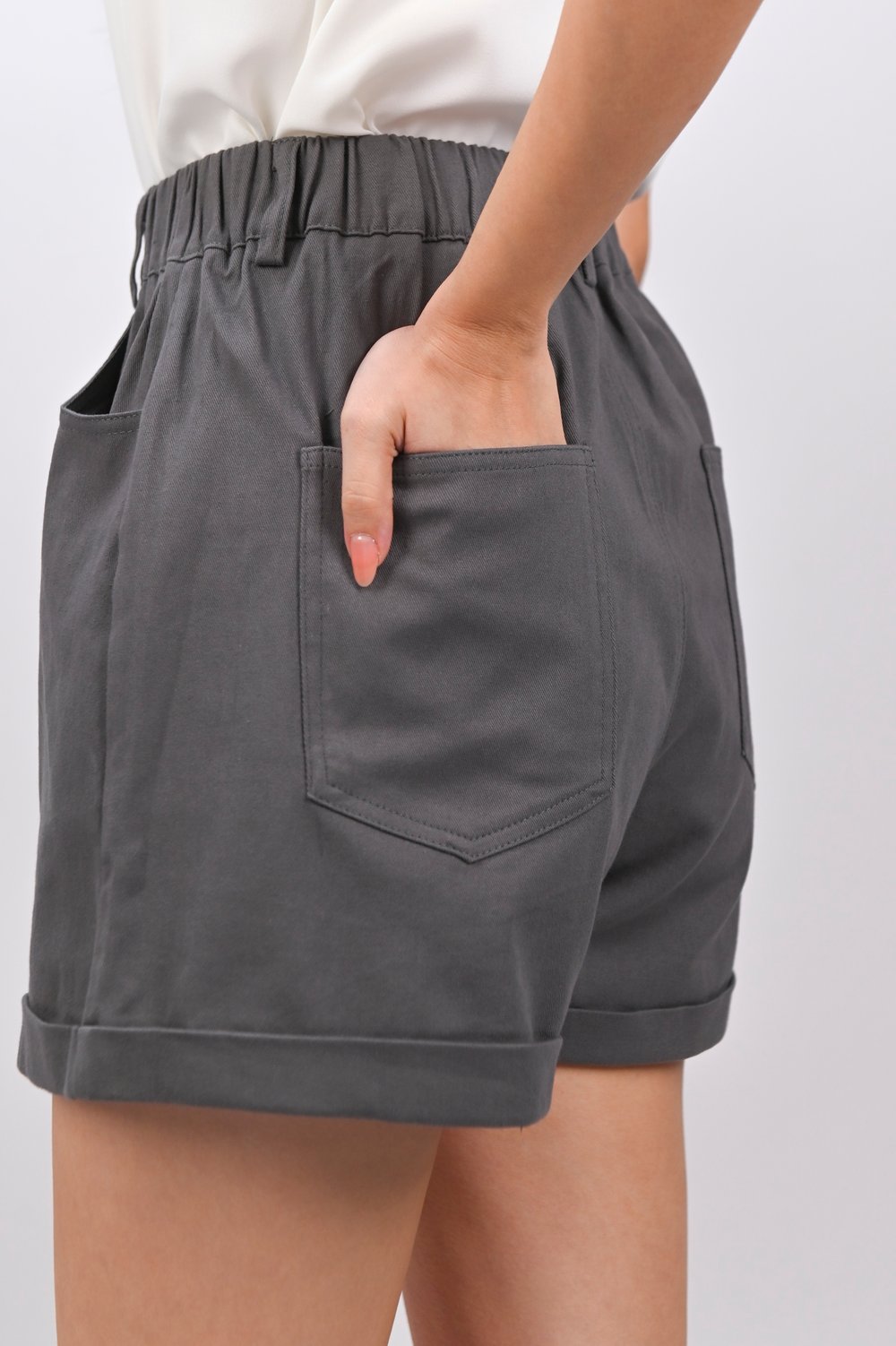 LENNY ELASTIC-WAIST SHORTS IN GREY
