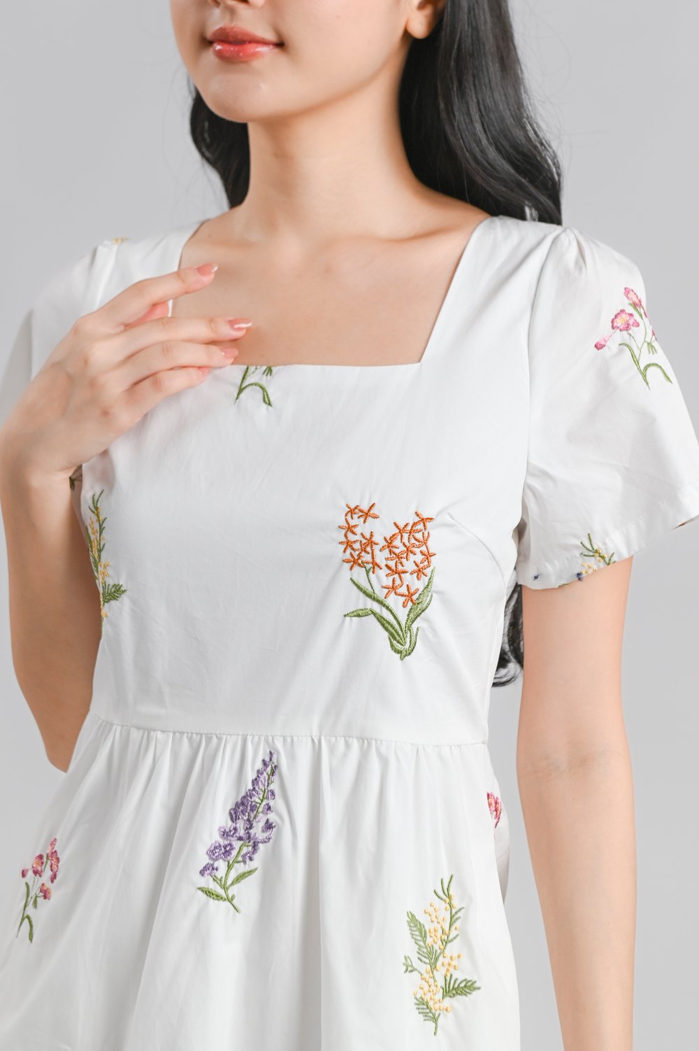 TEHULA EMB. FLORAL SQUARE-NECK SLEEVED DRESS IN WHITE