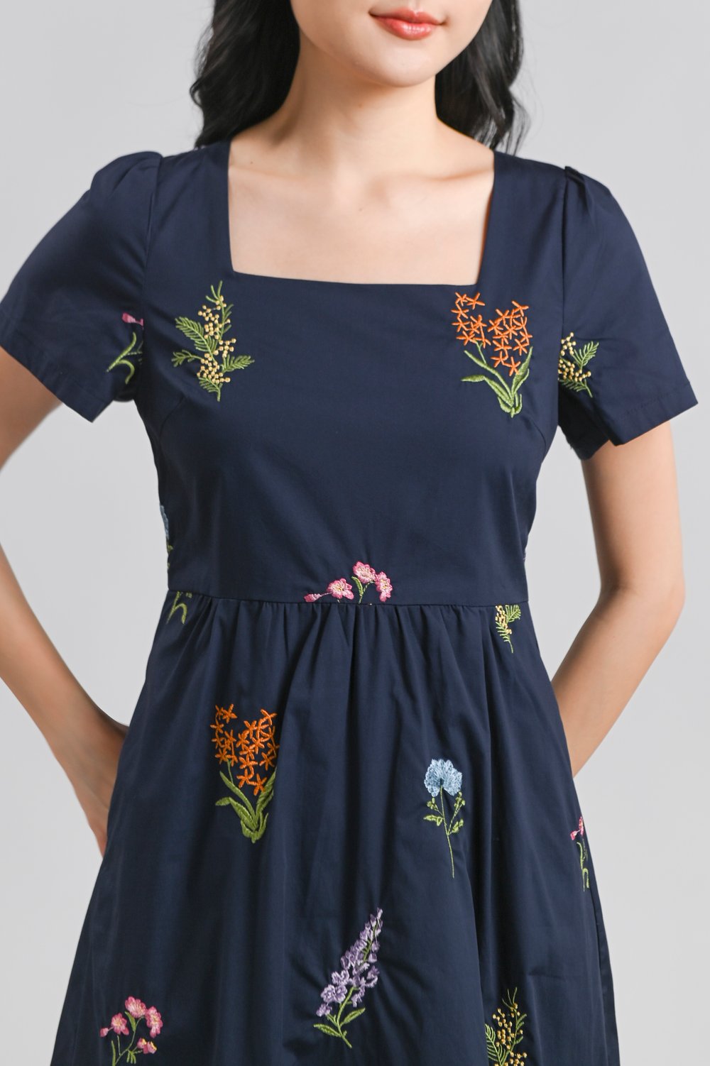TEHULA EMB. FLORAL SQUARE-NECK SLEEVED DRESS IN NAVY