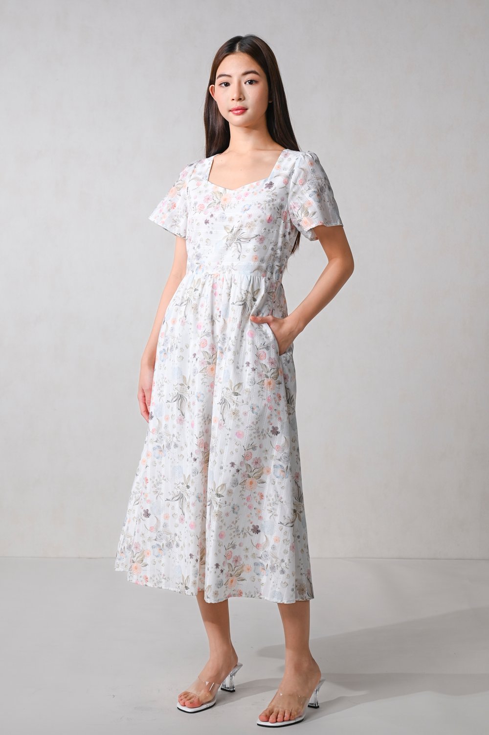 FIA WHITE FLORAL SWEETHEART SLEEVED MIDI DRESS