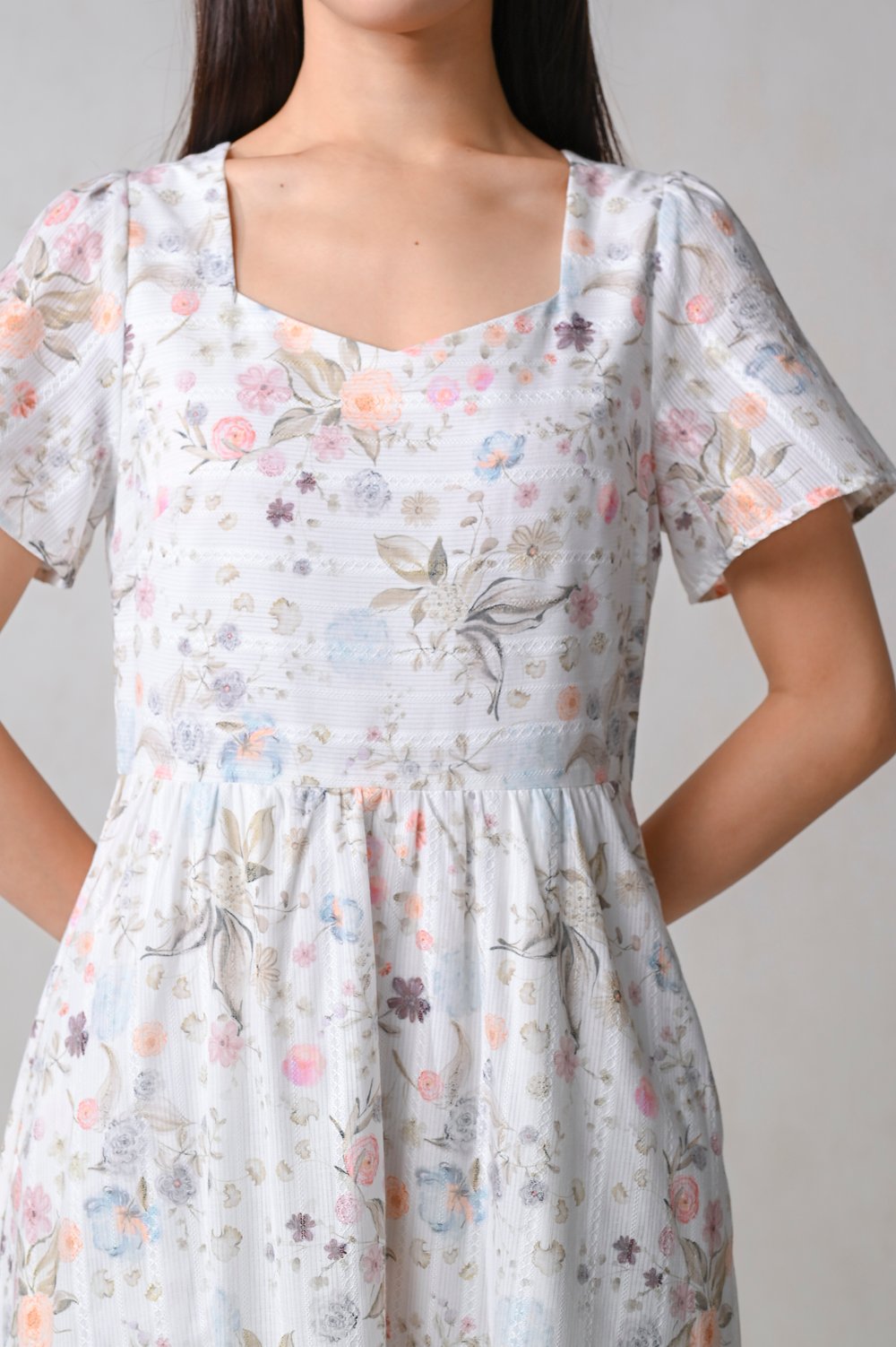 FIA WHITE FLORAL SWEETHEART SLEEVED MIDI DRESS