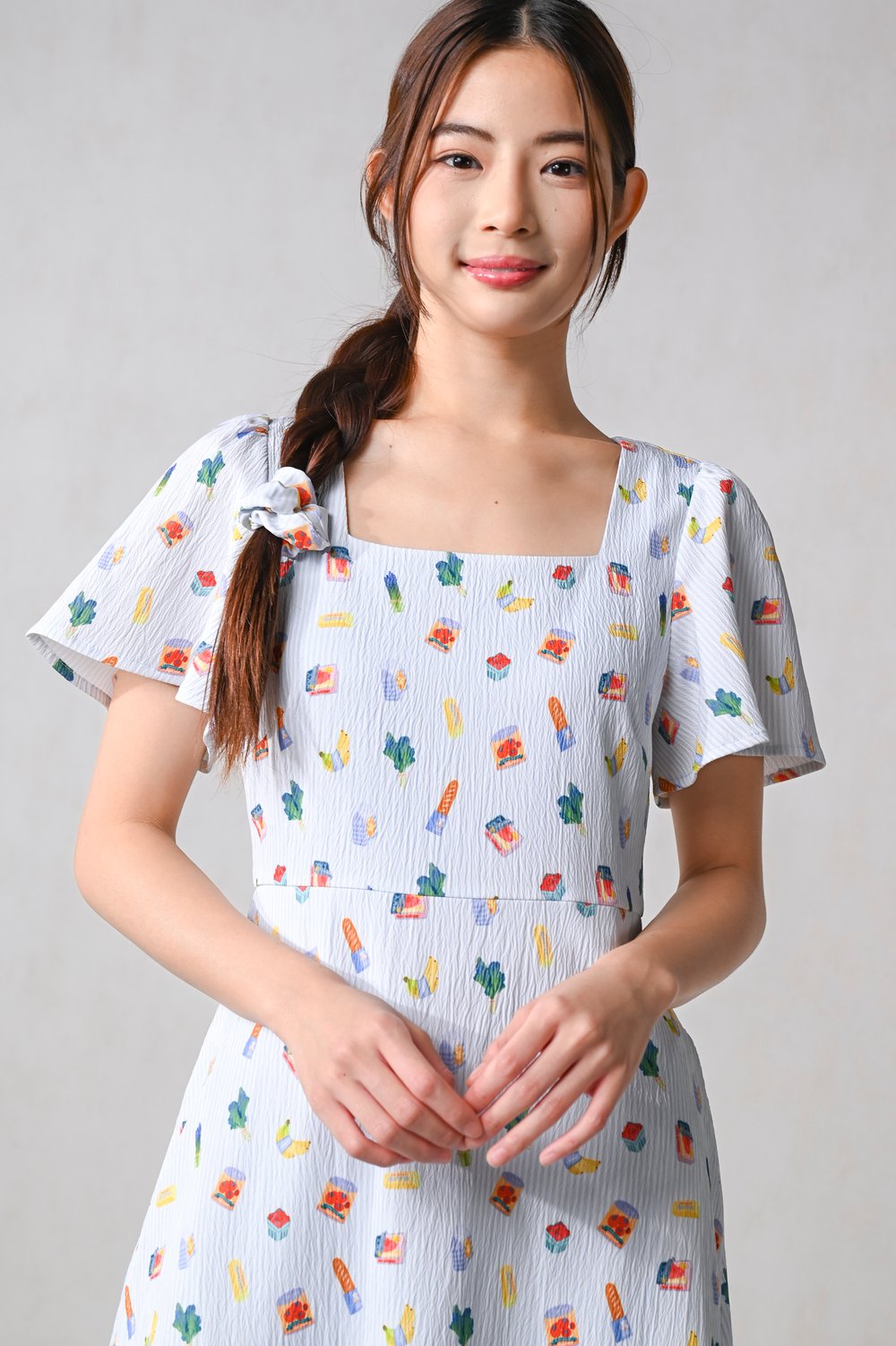 GROCER SQUARE-NECK SLEEVED MIDI DRESS