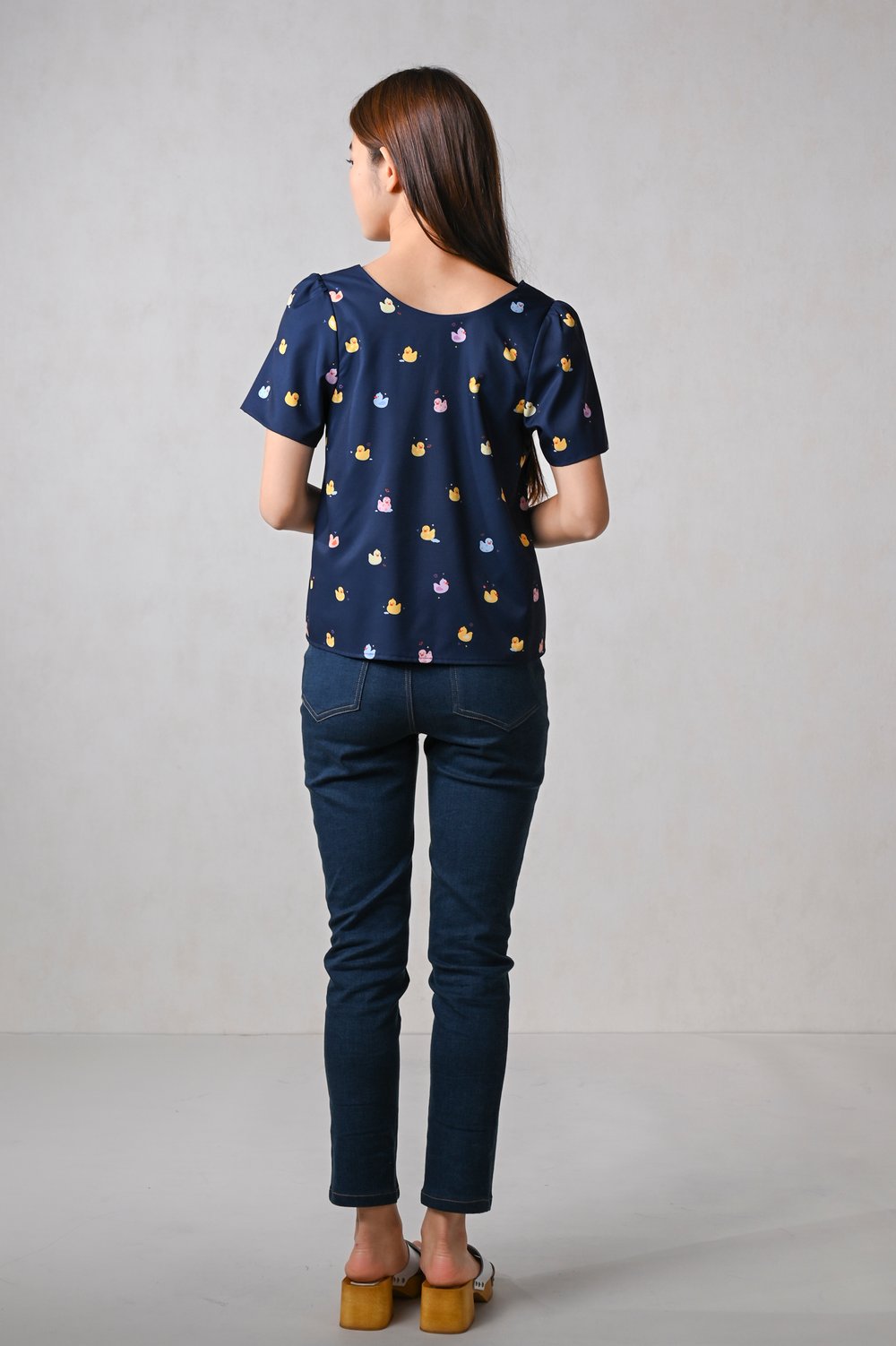 RUBBER DUCKIE SLEEVED BUTTON TOP