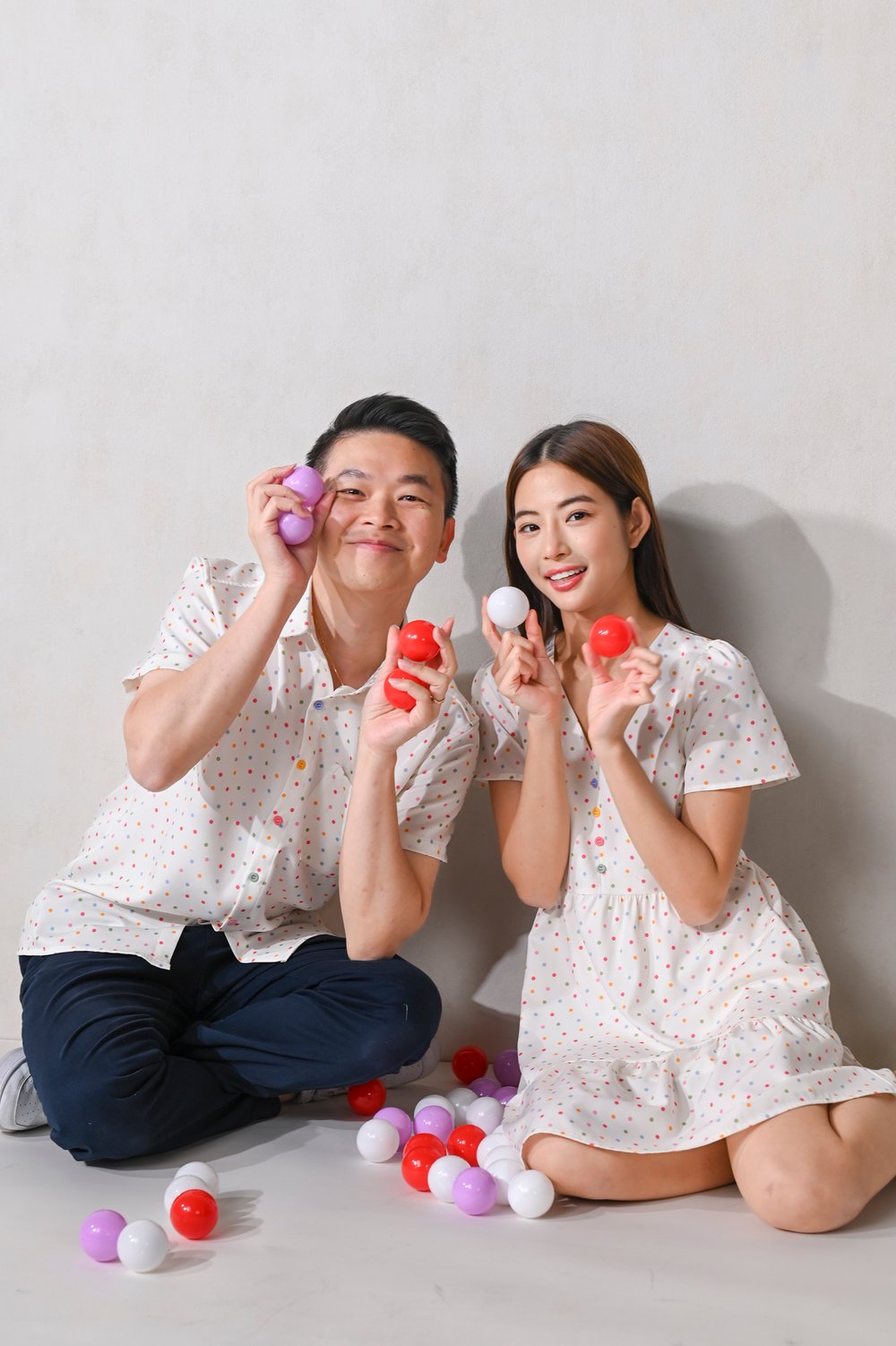 WONDER POLKA V-NECK BUTTON FLOUNCE DRESS