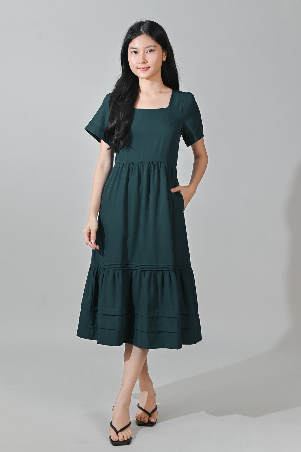 GENEVIE SQUARE-NECK PINTUCK MIDI DRESS IN FOREST