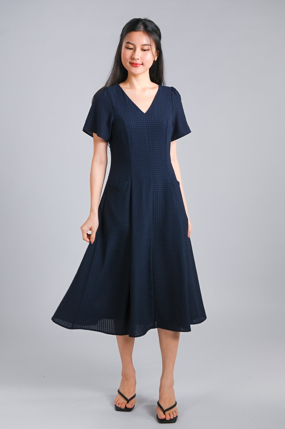 THELIA V-NECK SLEEVED PANELLED MIDI DRESS IN NAVY