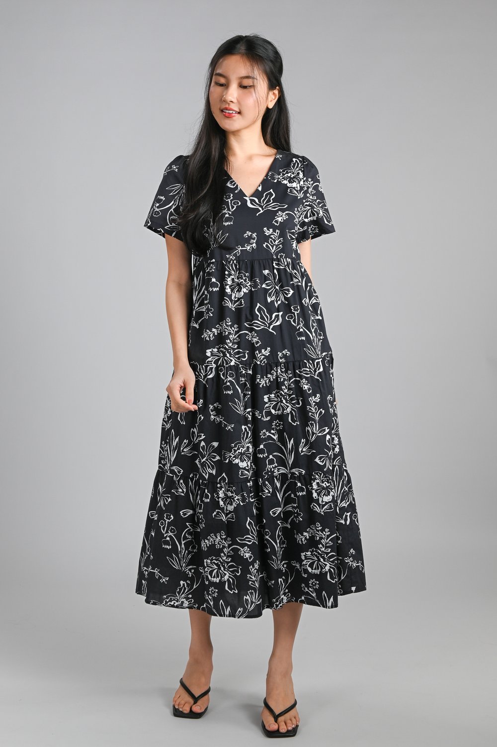 CHERIN KEYHOLE-BACK SLEEVED MIDI DRESS IN BLACK