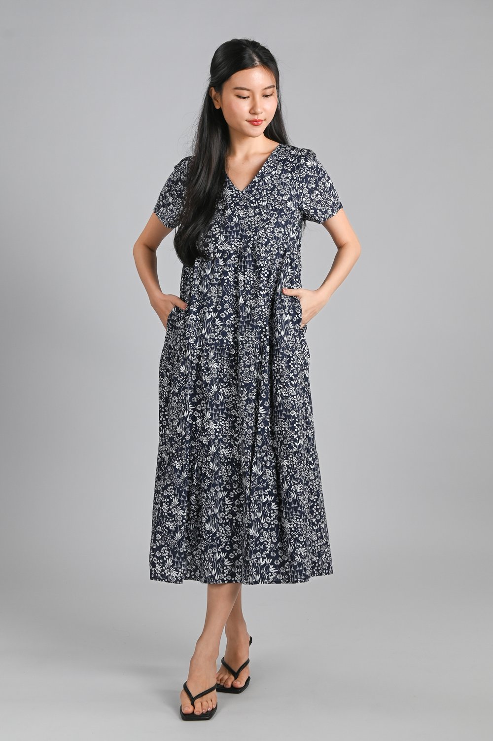 CHERIN KEYHOLE-BACK SLEEVED MIDI DRESS IN NAVY