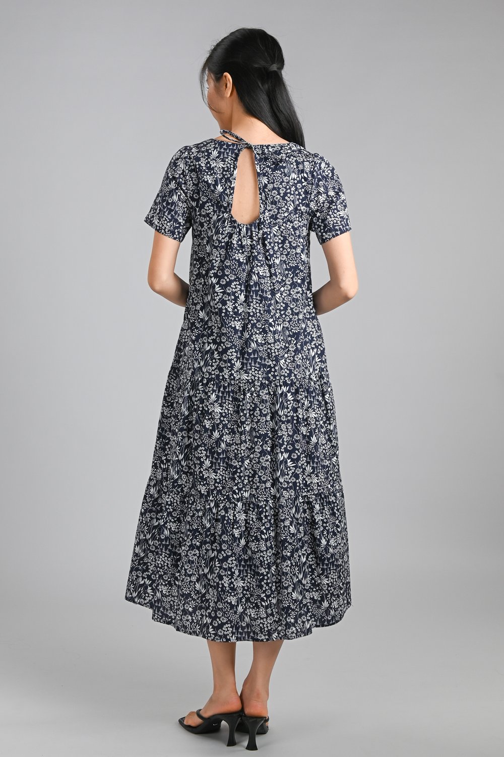 CHERIN KEYHOLE-BACK SLEEVED MIDI DRESS IN NAVY