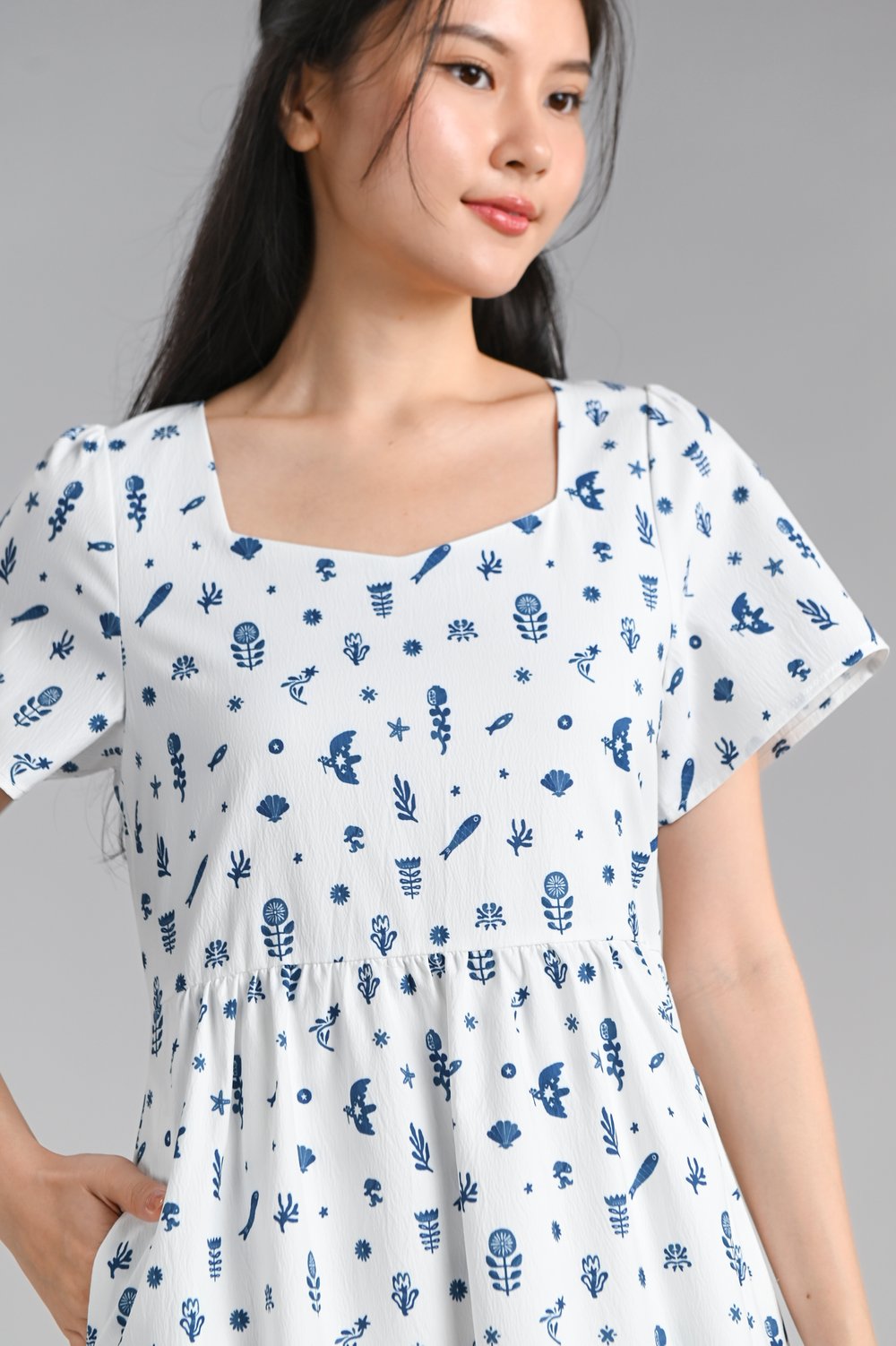 VAYDA WHITE V-NECK SLEEVED FLOUNCE DRESS