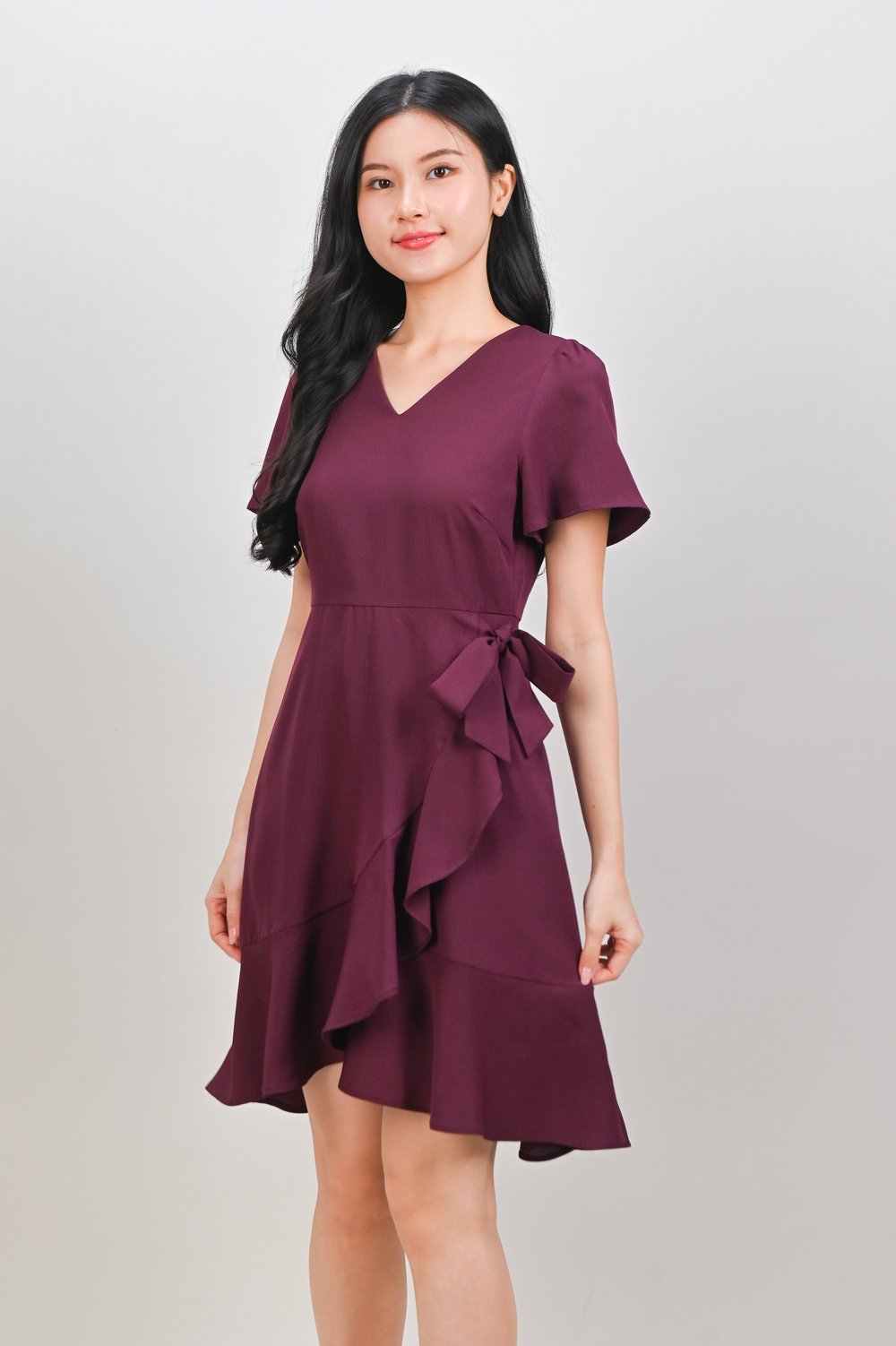 DYNNA V-NECK SLEEVED RUFFLE DRESS IN MAROON