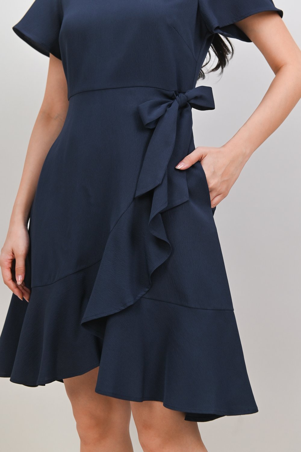 DYNNA V-NECK SLEEVED RUFFLE DRESS IN NAVY