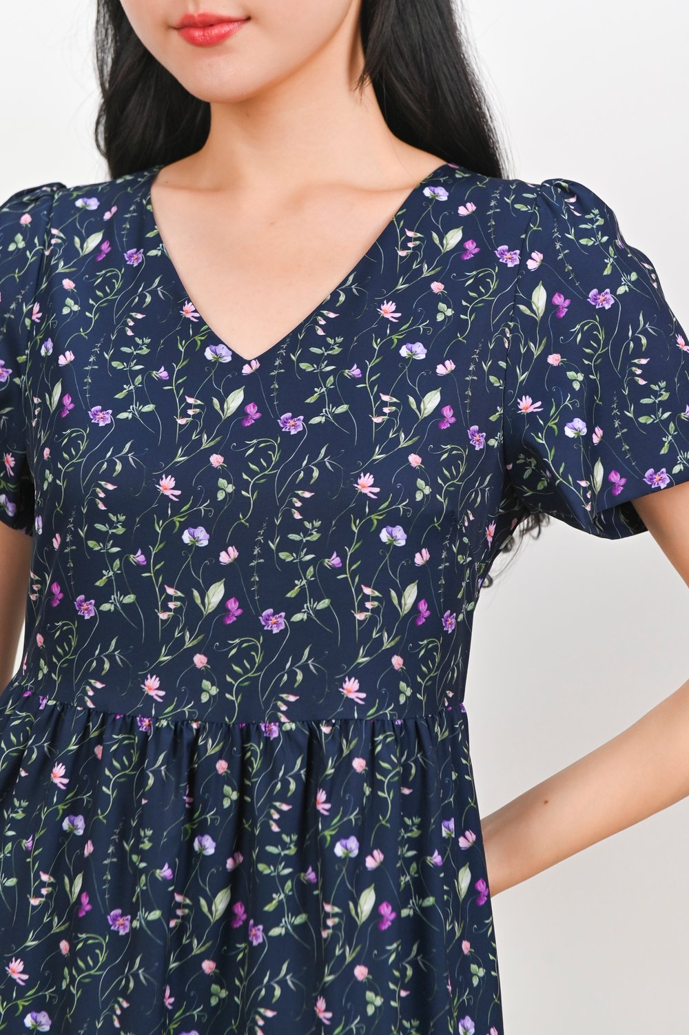 VANYA NAVY FLORAL V-NECK TIERED MIDAXI DRESS