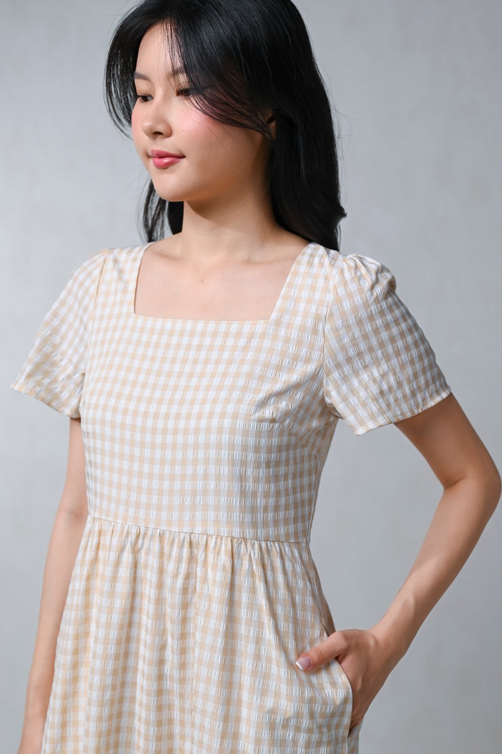 PENELOPE GINGHAM SQUARE-NECK SLEEVED DRESS IN KHAKI