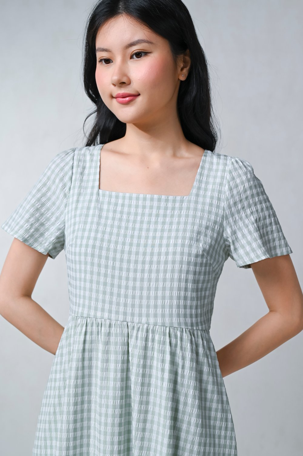 PENELOPE GINGHAM SQUARE-NECK SLEEVED DRESS IN GREEN