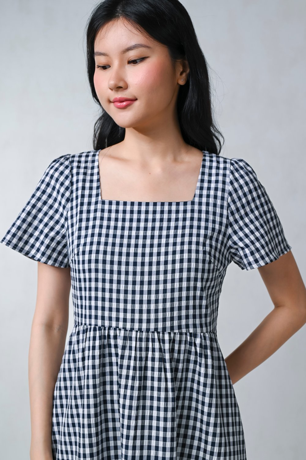PENELOPE GINGHAM SQUARE-NECK SLEEVED DRESS IN NAVY