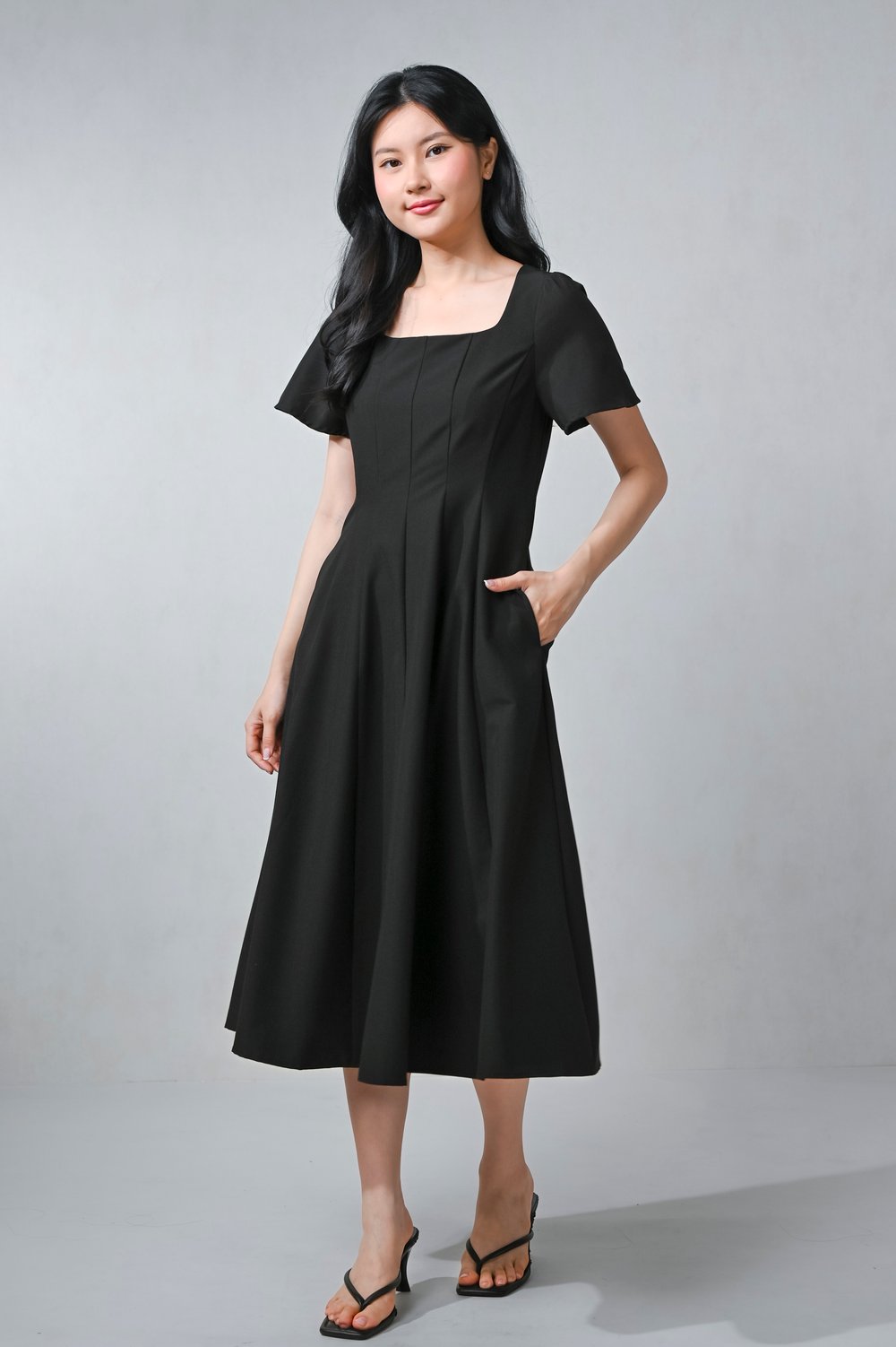 BRISA SLEEVED PANELLED DRESS IN BLACK