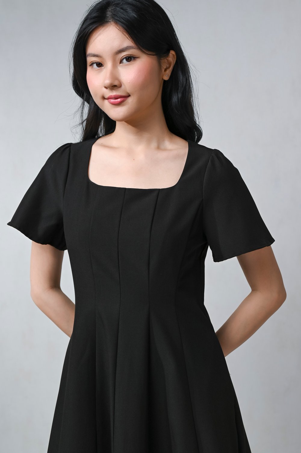 BRISA SLEEVED PANELLED DRESS IN BLACK