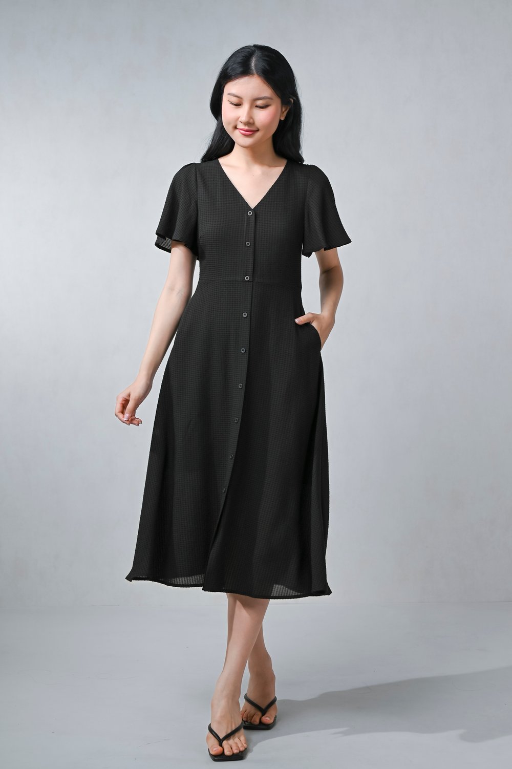 RENDIE TEXTURED SLEEVED BUTTON DRESS IN BLACK
