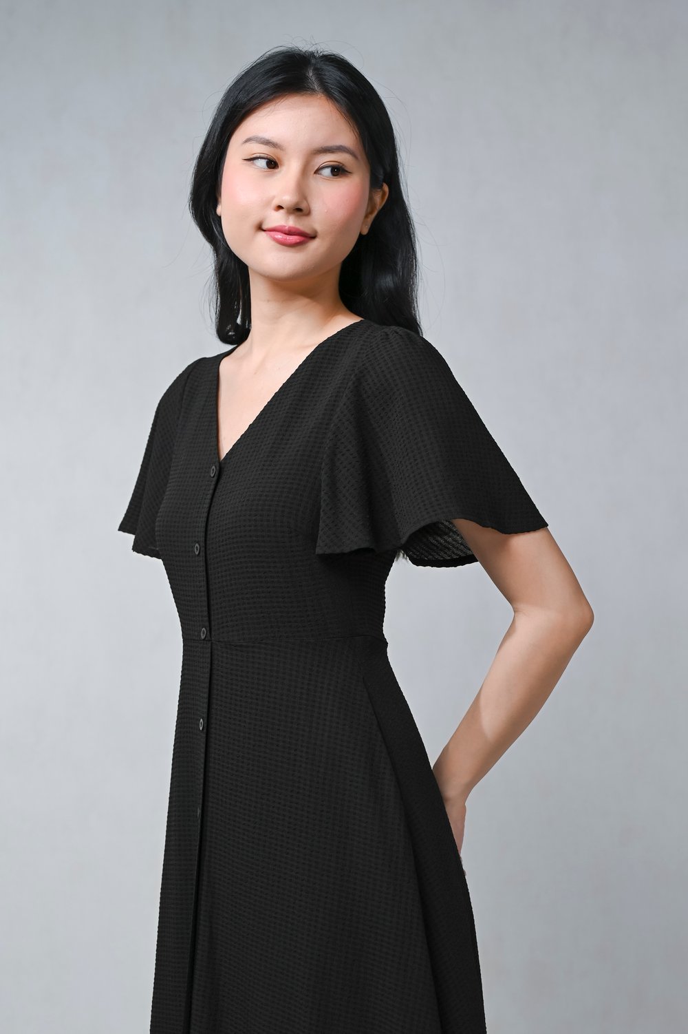 RENDIE TEXTURED SLEEVED BUTTON DRESS IN BLACK