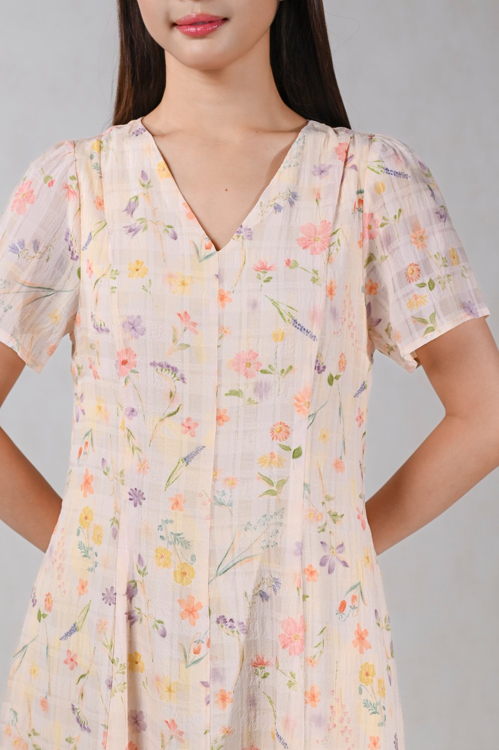 JUNIA CREAM FLORAL V-NECK SLEEVED MIDI DRESS