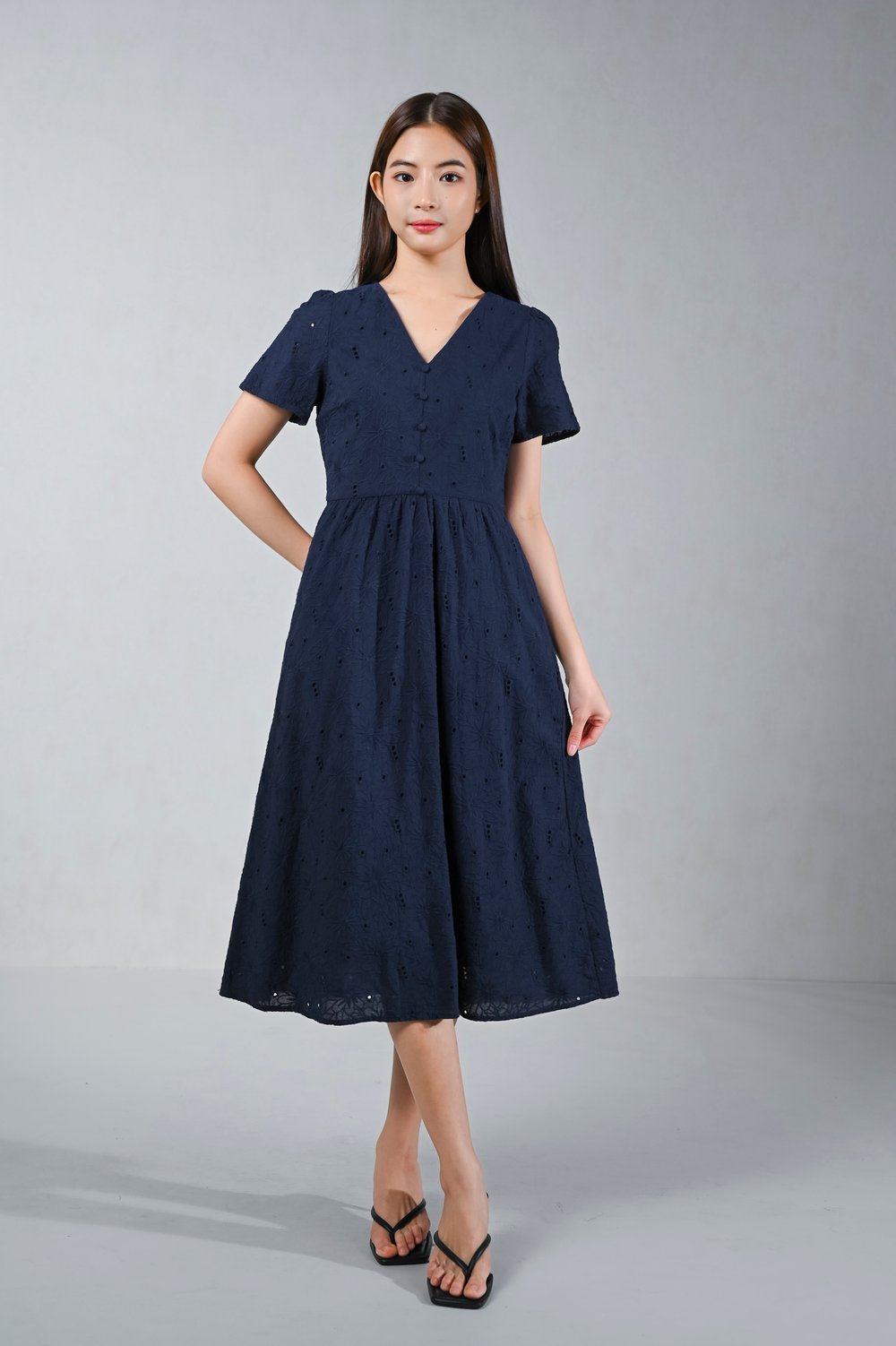 KELSEY EYELET V-NECK SLEEVED MIDI DRESS IN NAVY