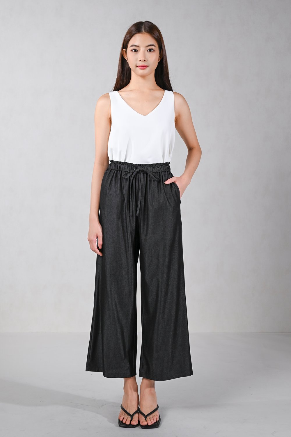 JYUN DENIM-LOOK DRAWSTRING PANTS IN BLACK