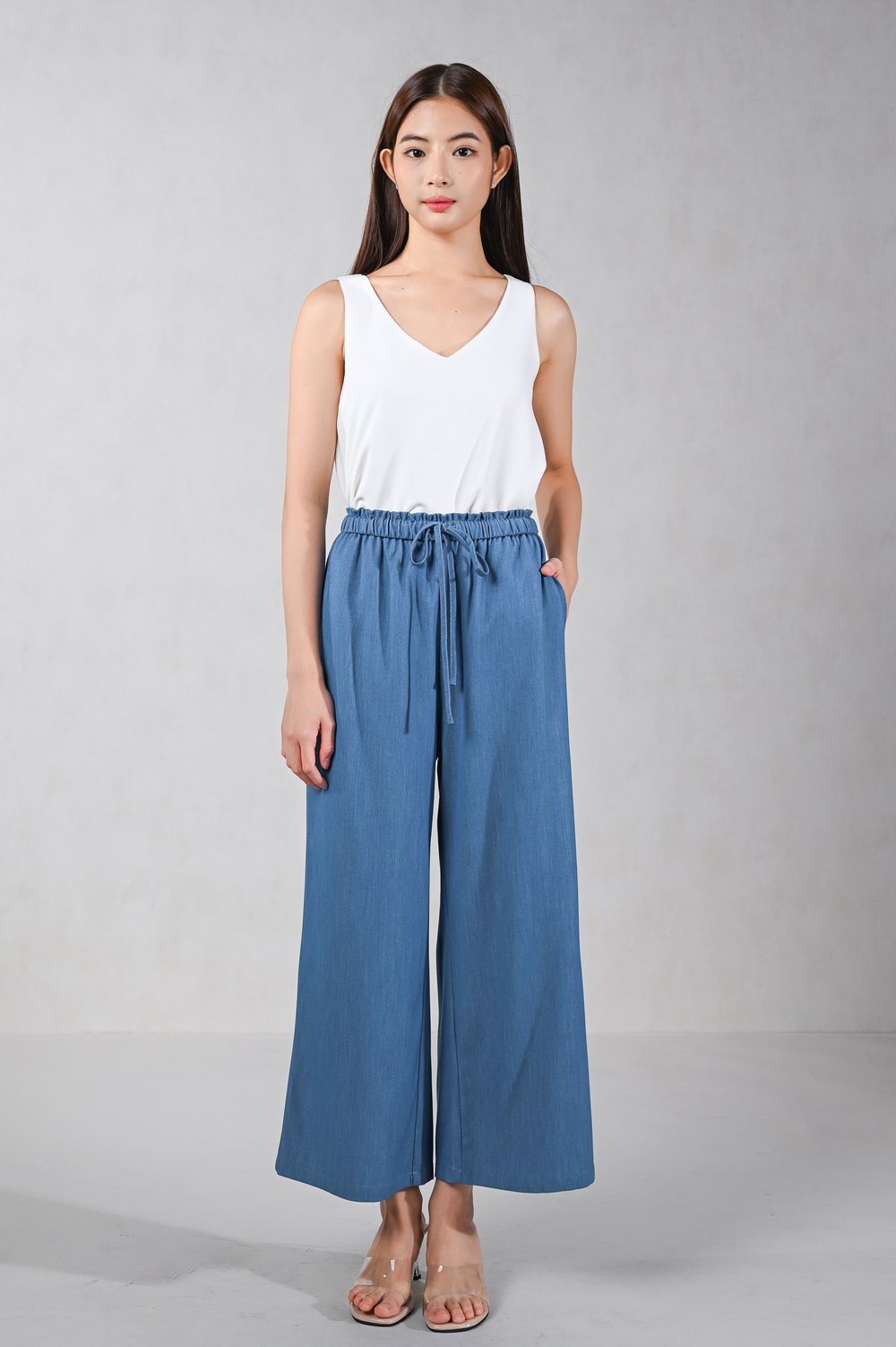 JYUN DENIM-LOOK DRAWSTRING PANTS IN LIGHT-WASH