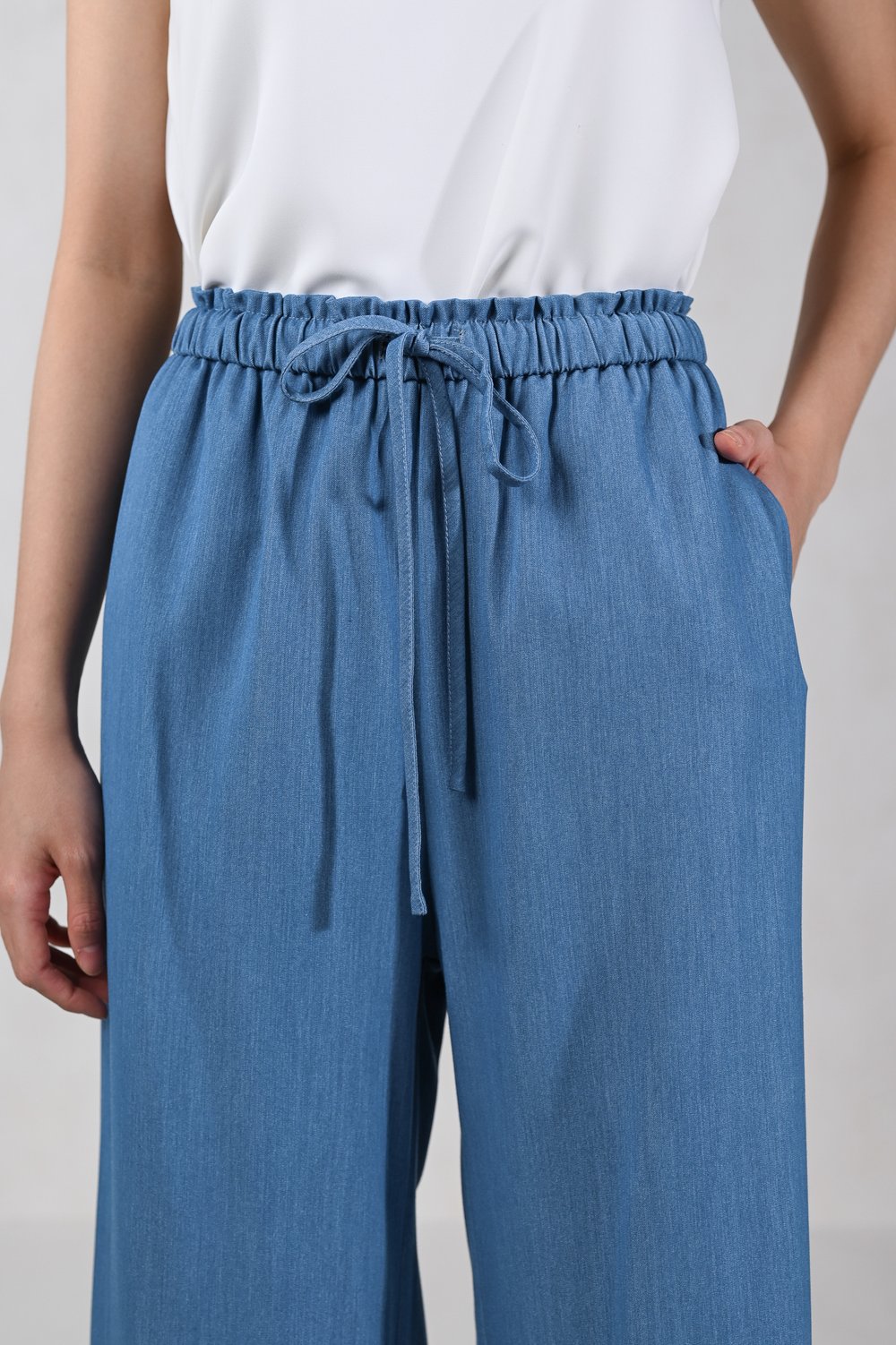 JYUN DENIM-LOOK DRAWSTRING PANTS IN LIGHT-WASH