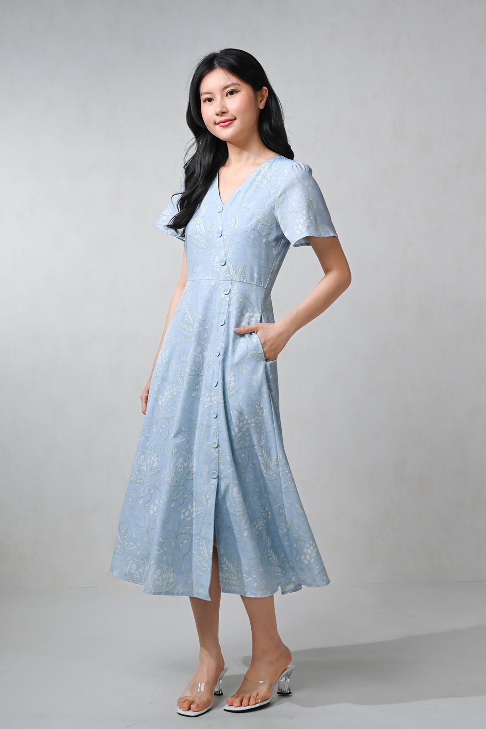 YOONA SLEEVED BUTTON MIDI DRESS IN BLUE