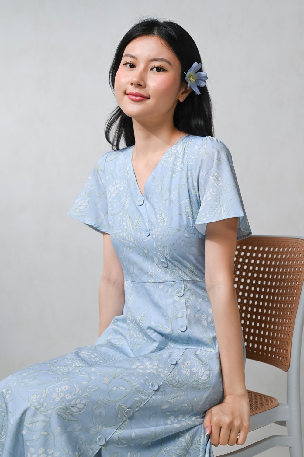 YOONA SLEEVED BUTTON MIDI DRESS IN BLUE
