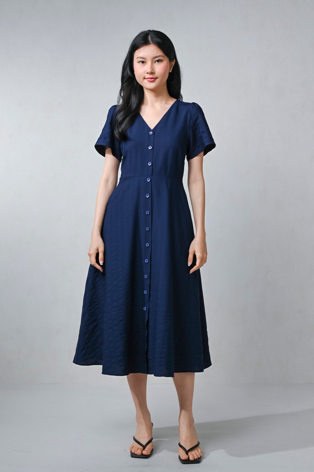 JORJA V-NECK SLEEVED TEXTURED MIDI DRESS IN NAVY