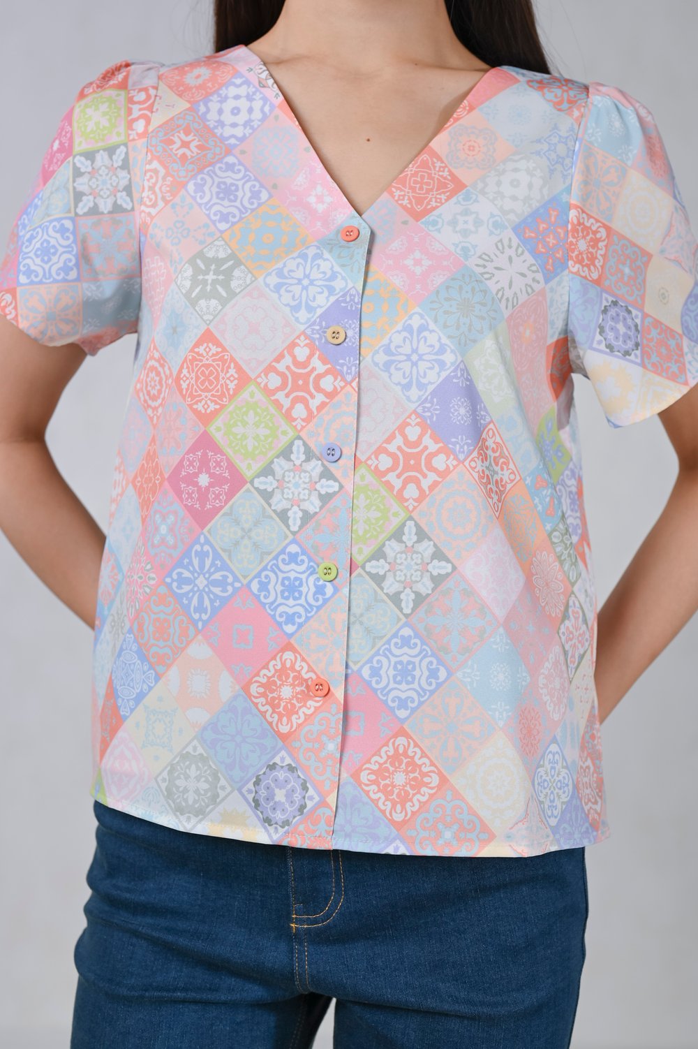 DIAMOND VINTAGE TILES SLEEVED BUTTON TOP