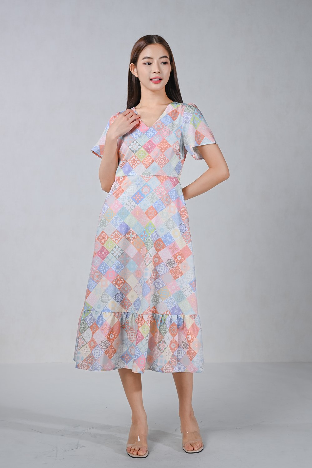 DIAMOND VINTAGE TILES V-NECK SLEEVED MIDI DRESS