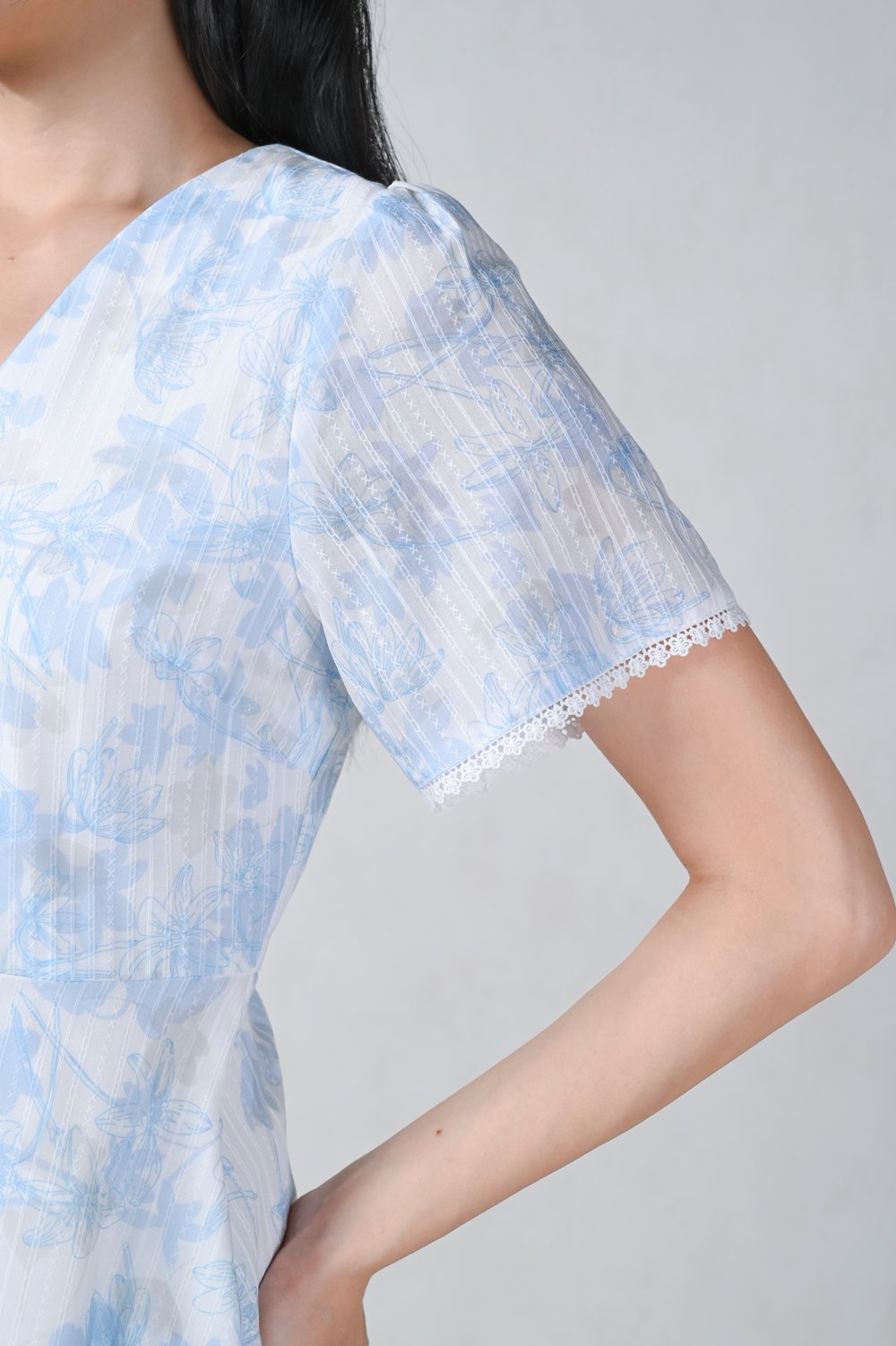 RHEAL BLUE FLORAL V-NECK SLEEVED BUTTON DRESS